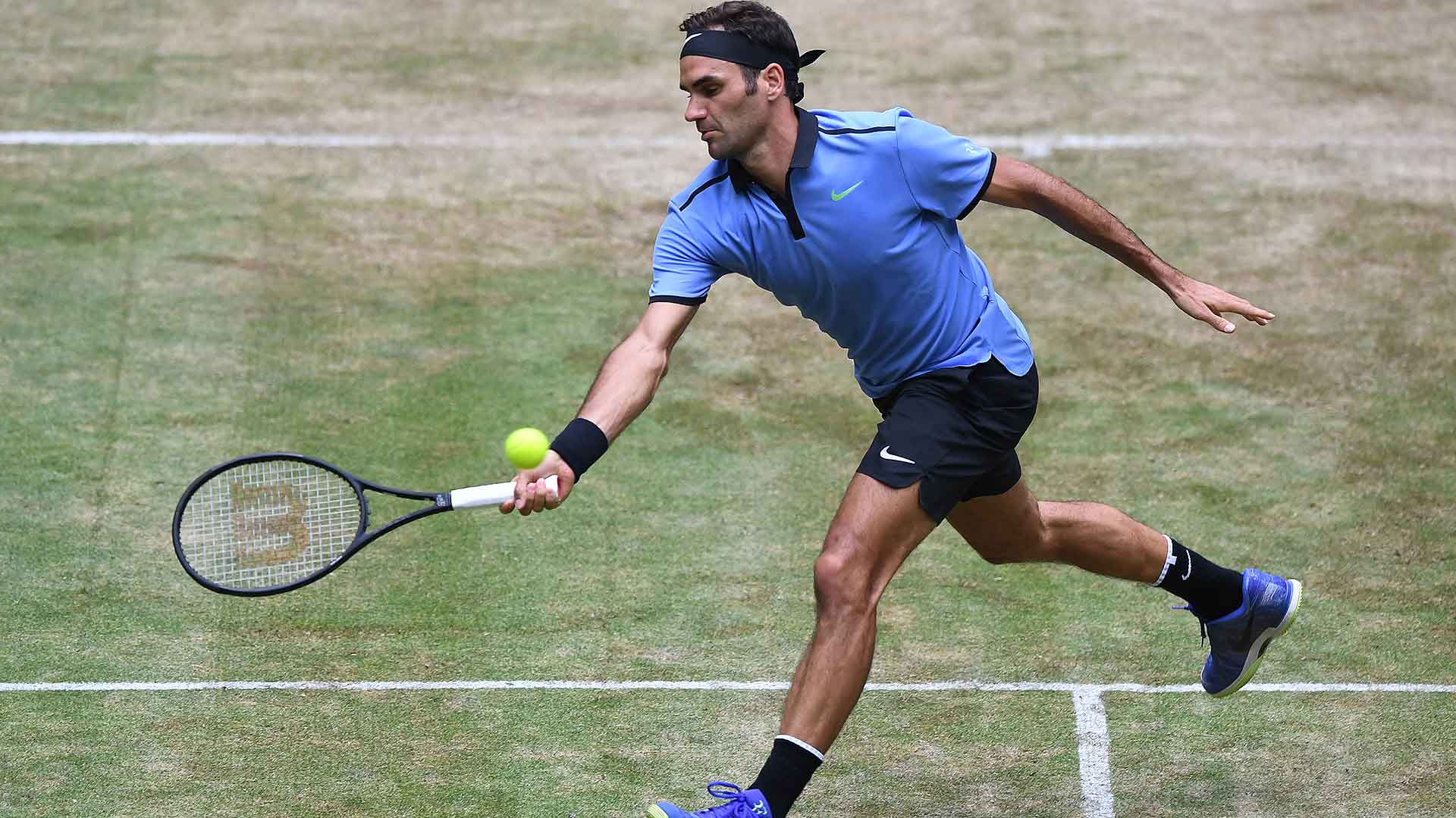 Posteridad Oeste raspador Roger Federer Beats #NextGenATP Karen Khachanov, Reaches 11th Halle Final |  ATP Tour | Tennis