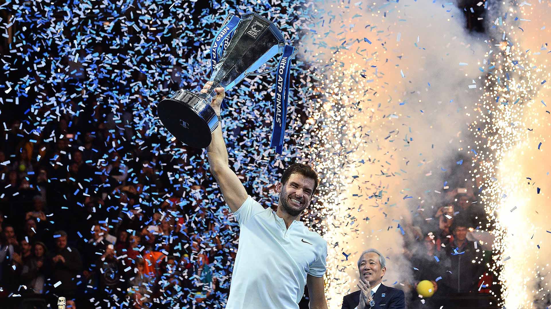 <a href='https://www.atptour.com/en/players/grigor-dimitrov/d875/overview'>Grigor Dimitrov</a> hoists the 2017 <a href='https://www.atptour.com/en/tournaments/nitto-atp-finals/605/overview'>Nitto ATP Finals</a> trophy.