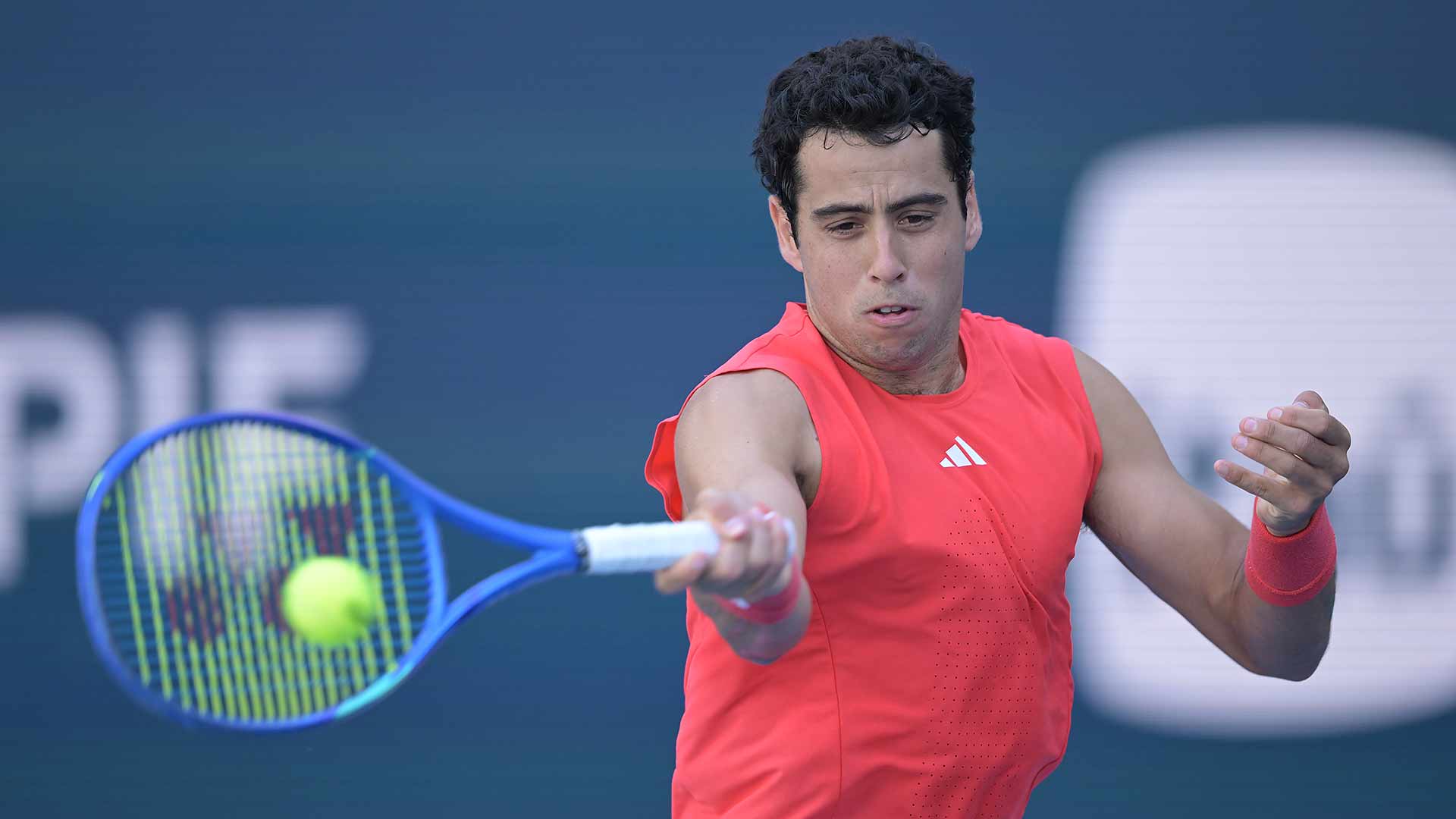 Munar upsets former champ Medvedev in Miami 
