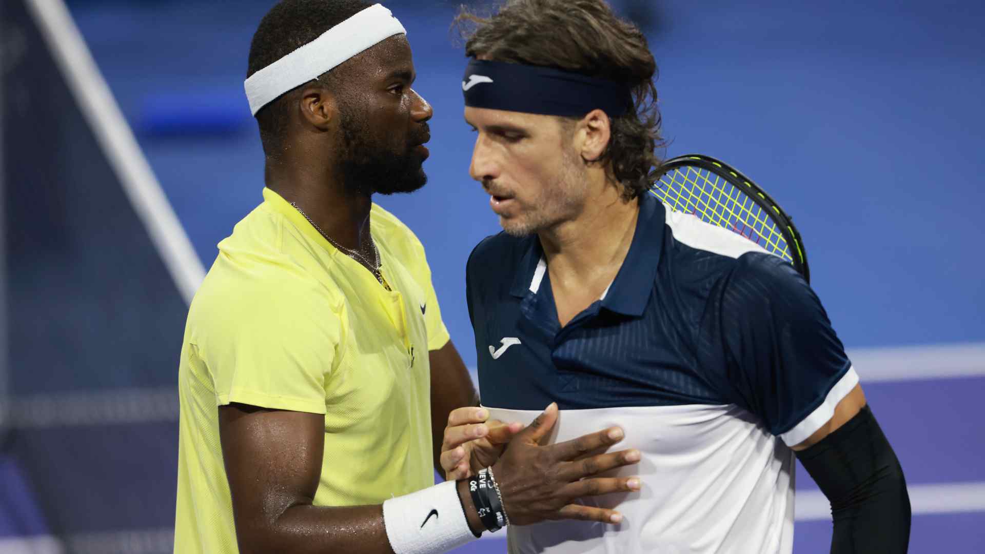 Frances Tiafoe saluda a Feliciano López tras vencerlo en 2ª ronda del Abierto Mexicano Telcel presentado por HSBC.