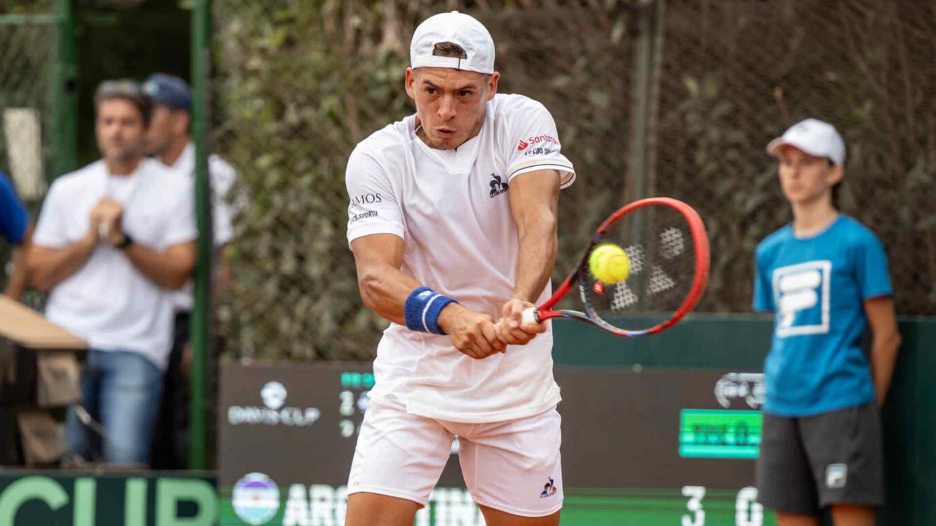 Sebastián Báez gana ante Popko su tercer partido como singlista en Copa Davis.
