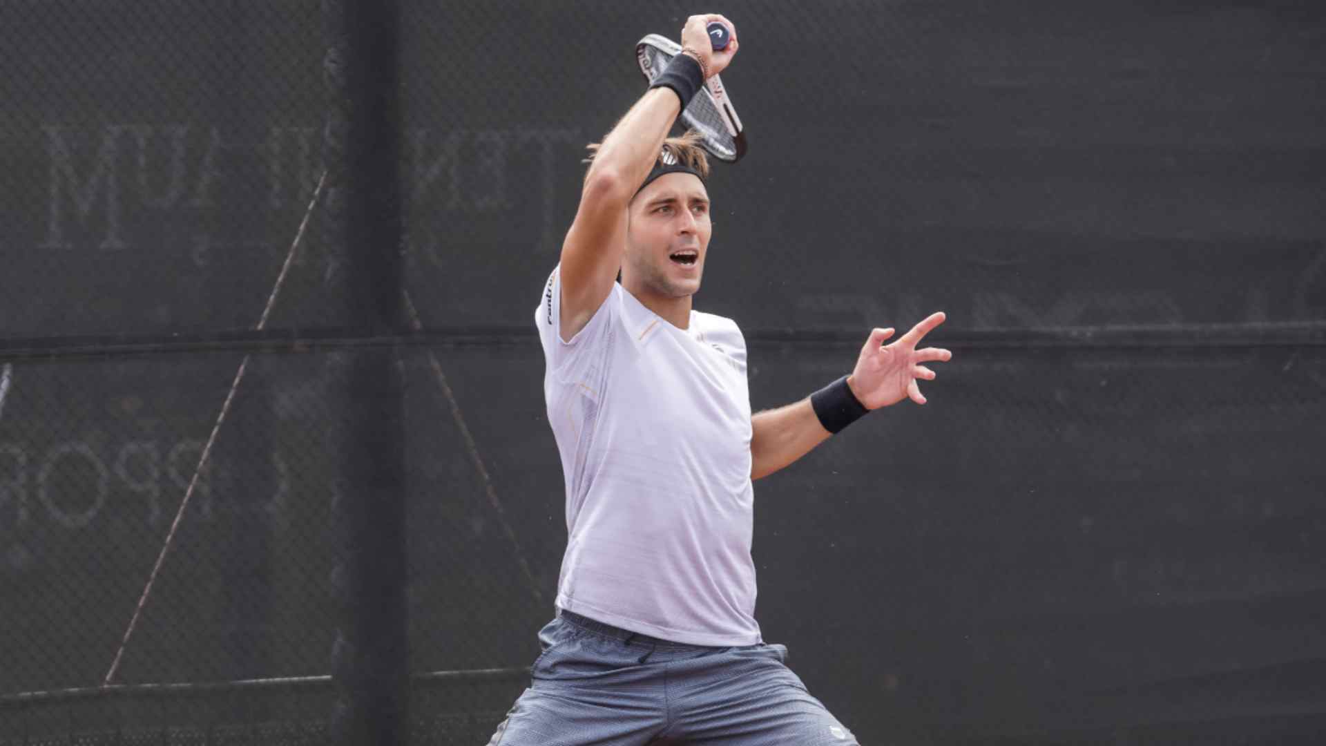 Tomás Etcheverry gana dos partidos en un día en Houston para avanzar por 2ª vez a unas semifinales en el ATP Tour.