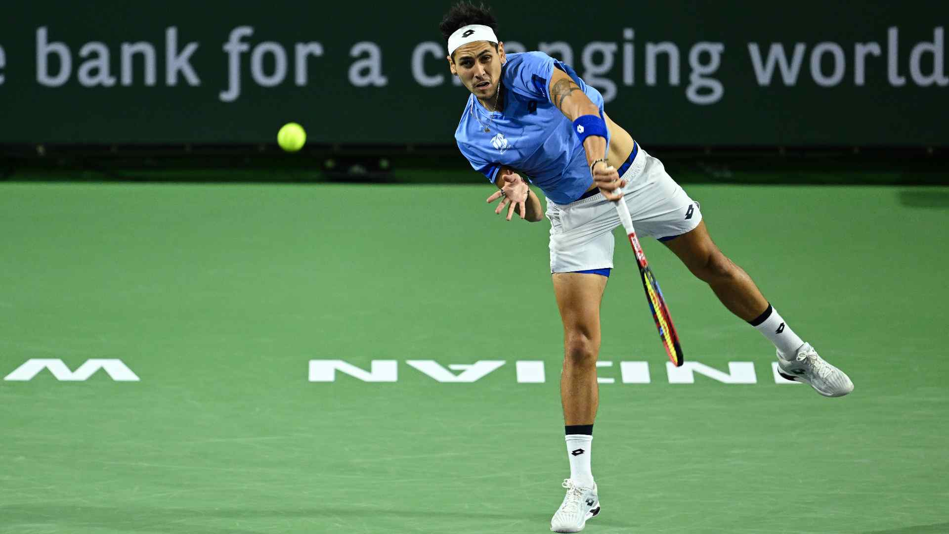 Alejandro Tabilo vence a Jordan Thompson en 3ª ronda del BNP Paribas Open 2023.
