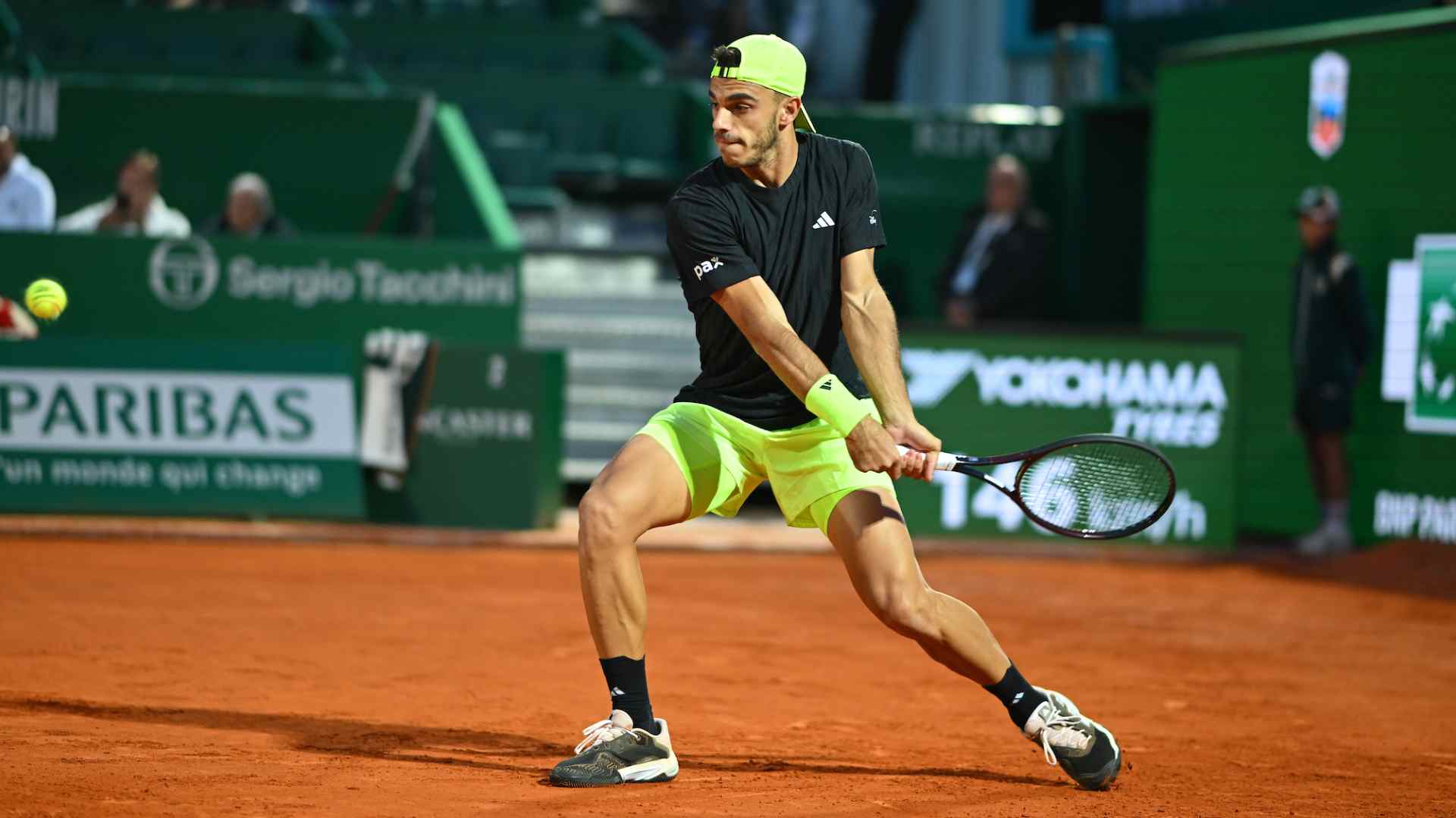 Francisco Cerúndolo llega a récord de 17-7 en 2025 tras su debut exitoso en la jornada del lunes en Montecarlo.