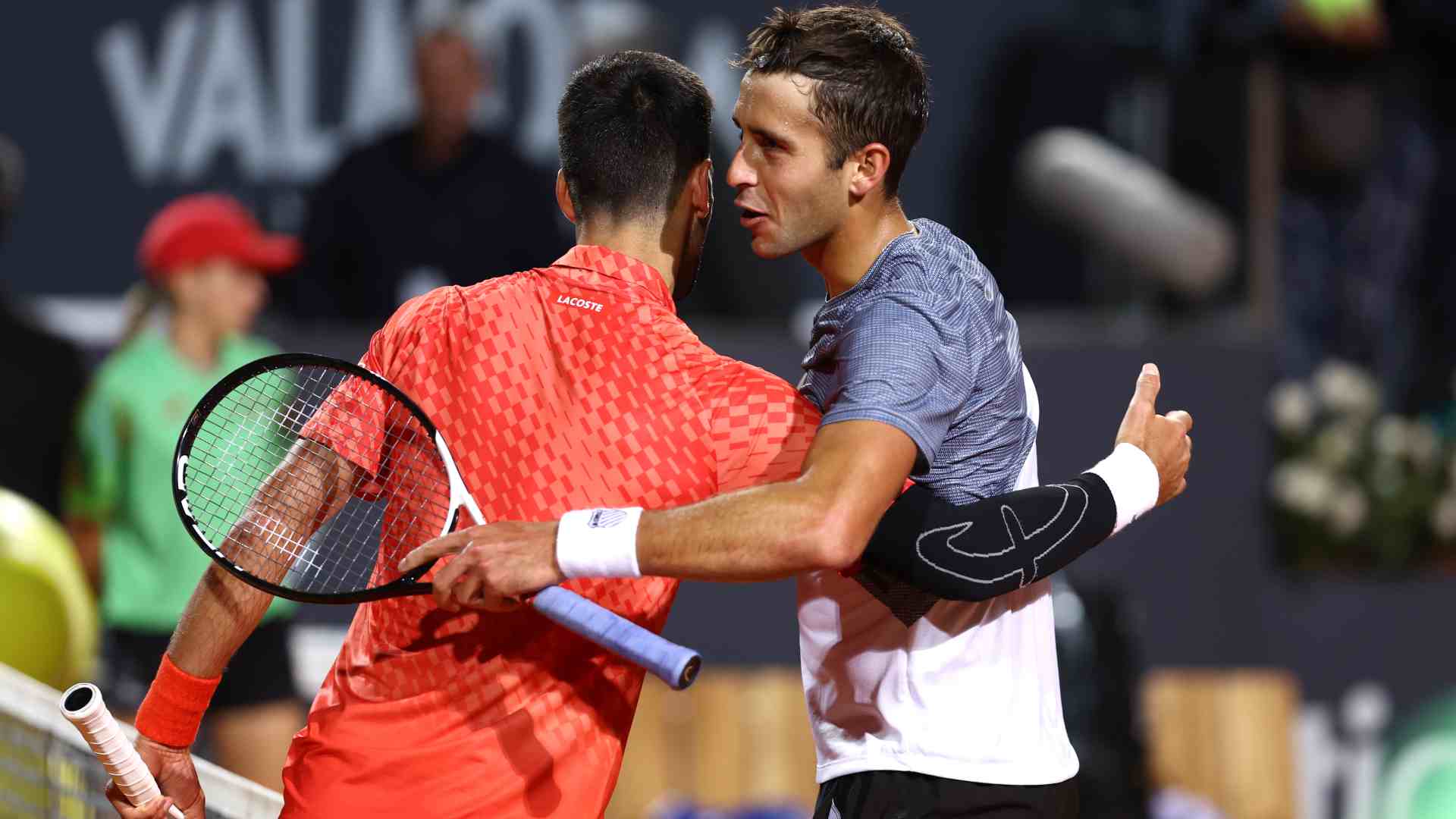 Novak Djokovic venció a Tomás Etcheverry en dos sets en Roma 2023.