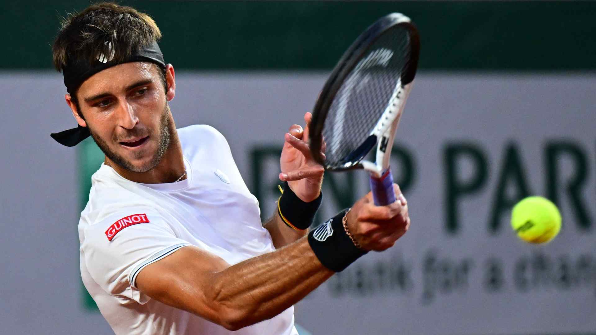 Tomás Etcheverry durante su partido de cuarta ronda de Roland Garros 2023 ante Yoshihito Nishioka.