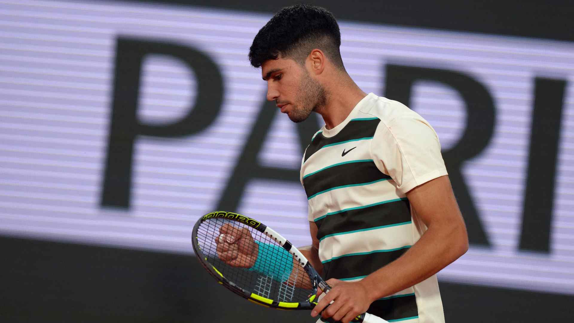Alcaraz intimida en su regreso a semifinales de Roland Garros