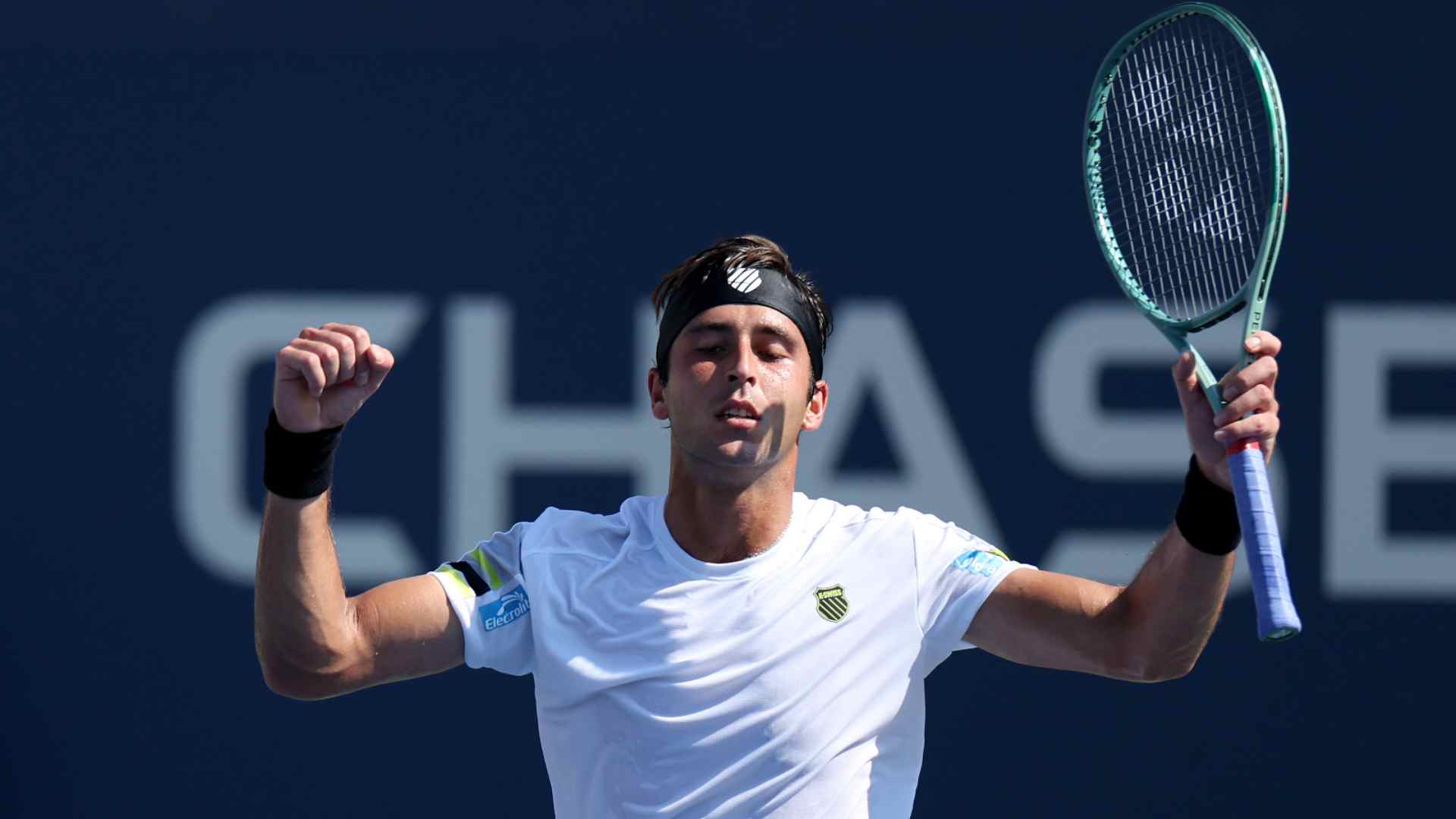 Tomás Etcheverry ganó por 1ª vez una segunda ronda del US Open al imponerse a 'Fran' Cerúndolo en cinco sets.