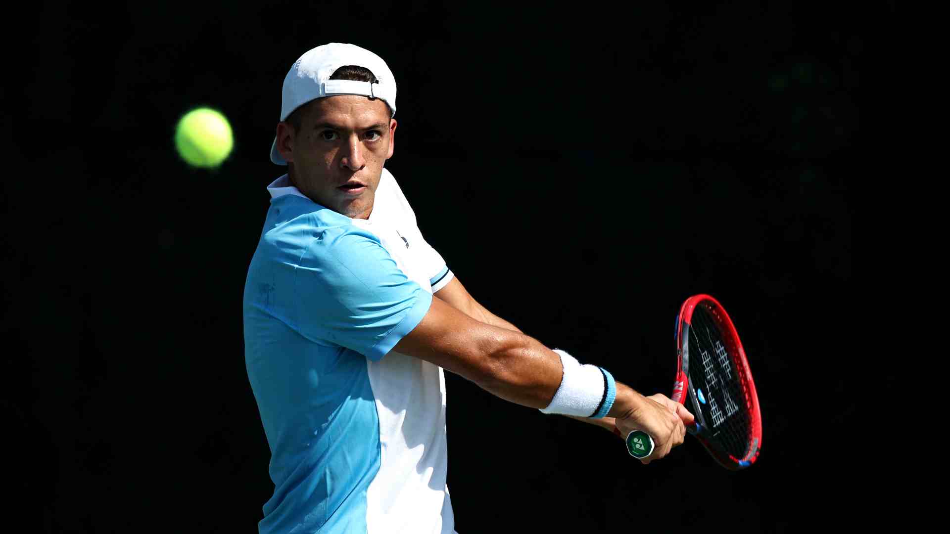 Sebastián Báez avanza a cuartos de final en el Winston-Salem Open tras batir a Aleksandar Vukic.
