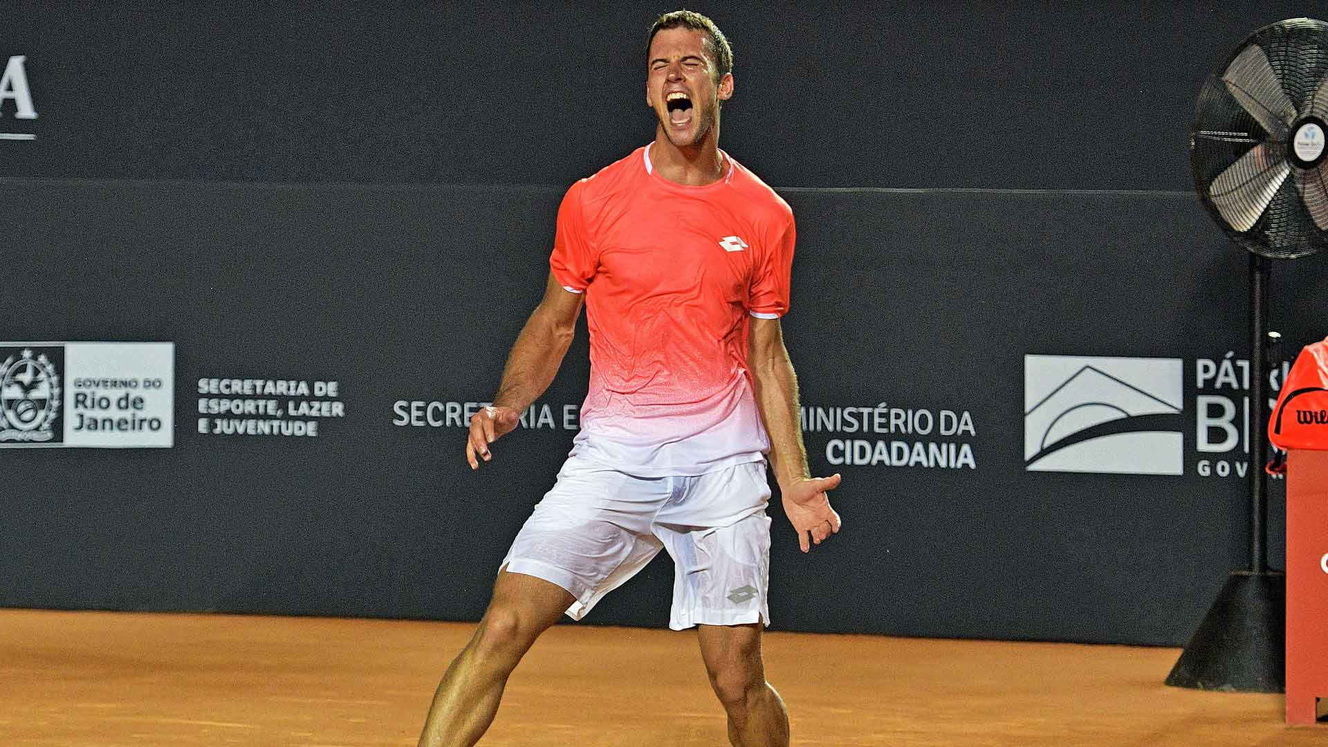 <a href='https://www.atptour.com/en/players/laslo-djere/db63/overview'>Laslo Djere</a> beats Auger-Aliassime to win the <a href='https://www.atptour.com/en/tournaments/rio-de-janeiro/6932/overview'>Rio Open presented by Claro</a>