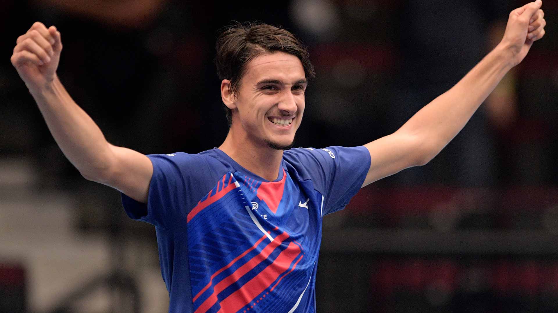 Lorenzo Sonego beats Novak Djokovic to earn his first Top 10 win (1-3).