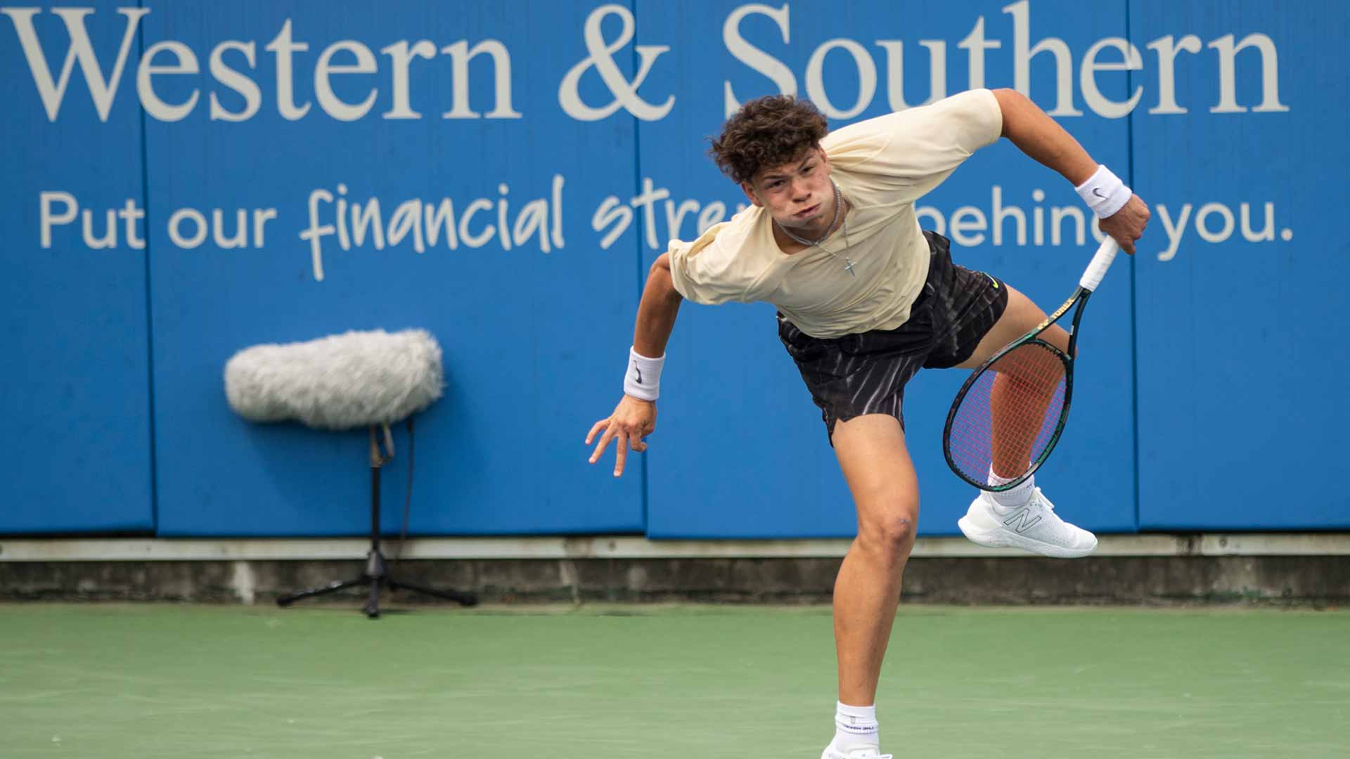 <a href='https://www.atptour.com/en/players/ben-shelton/s0s1/overview'>Ben Shelton</a>