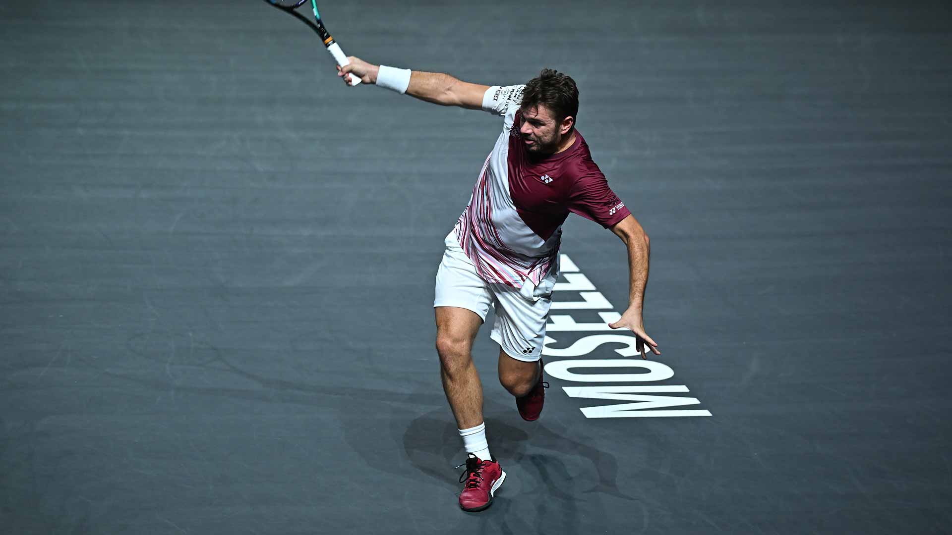 Stan Wawrinka defeats Daniil Medvedev in three sets to reach the Metz quarter-finals.
