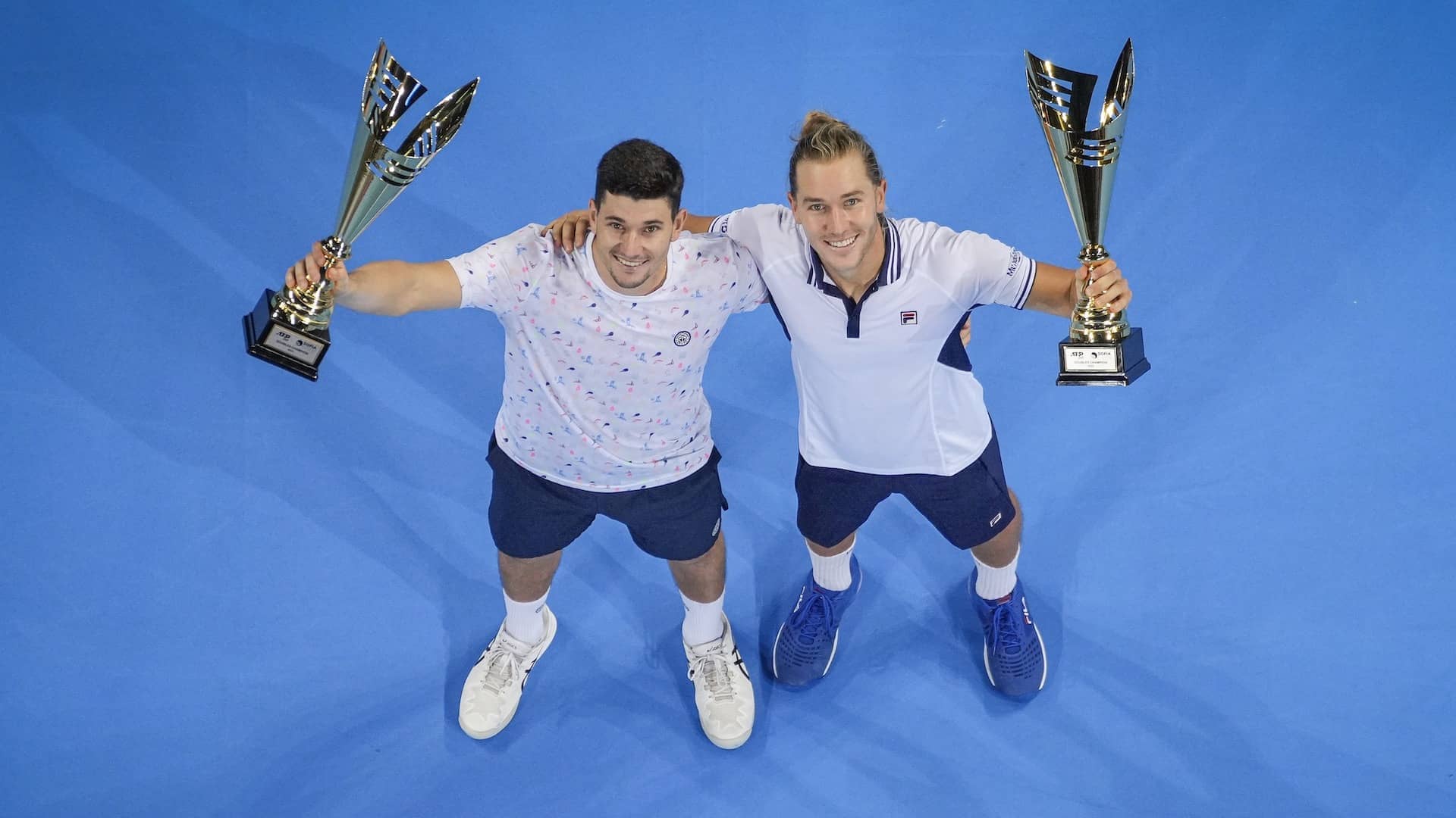 David Vega Hernández y Rafael Matos posan tras conquistar el Sofia Open 2022.