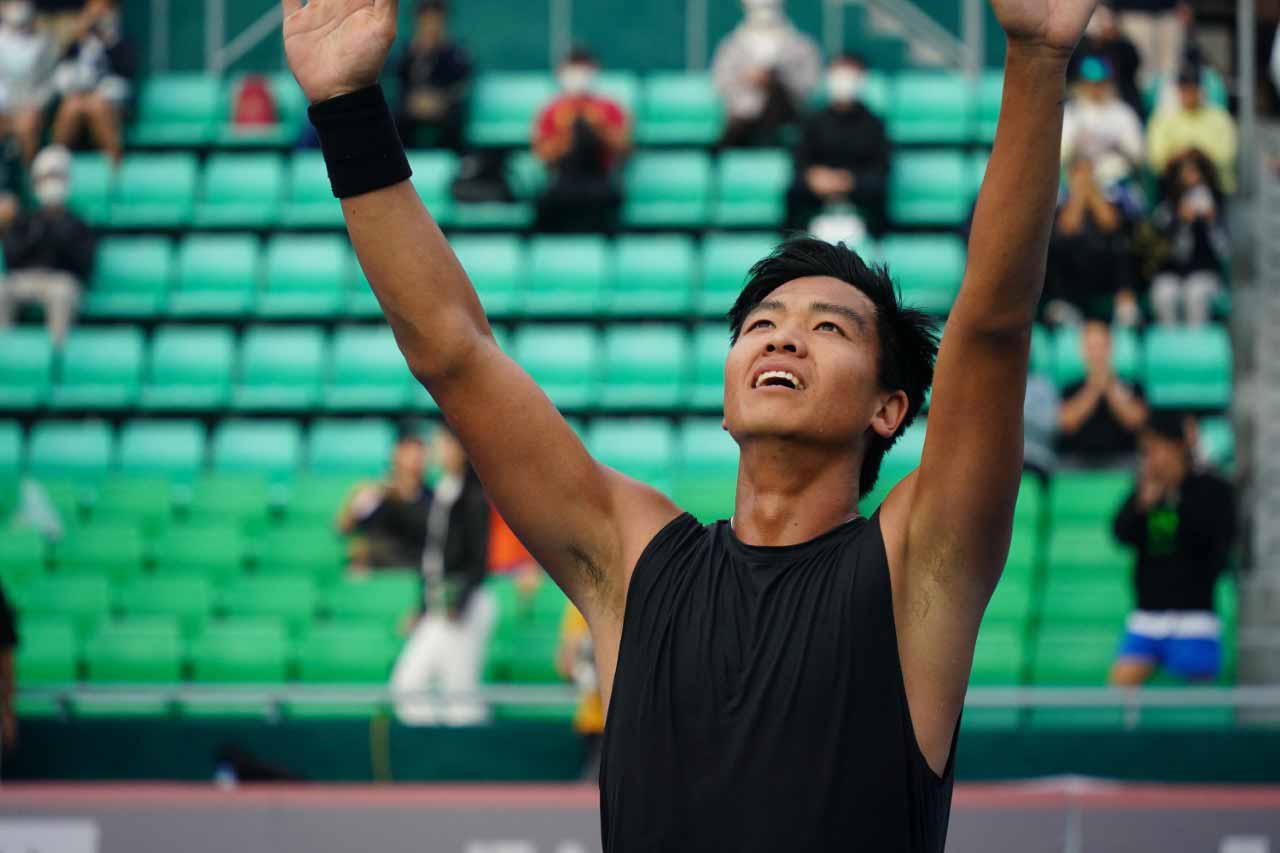 <a href='https://www.atptour.com/en/players/li-tu/tc01/overview'>Li Tu</a> following Sunday's final at the Seoul Challenger.