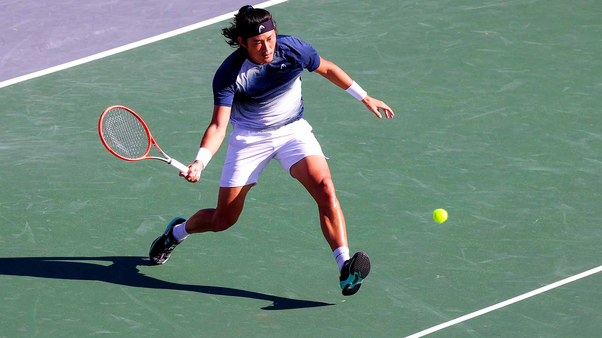 Zhang Zhizhen wins two matches on Thursday to reach the quarter-finals in Naples.