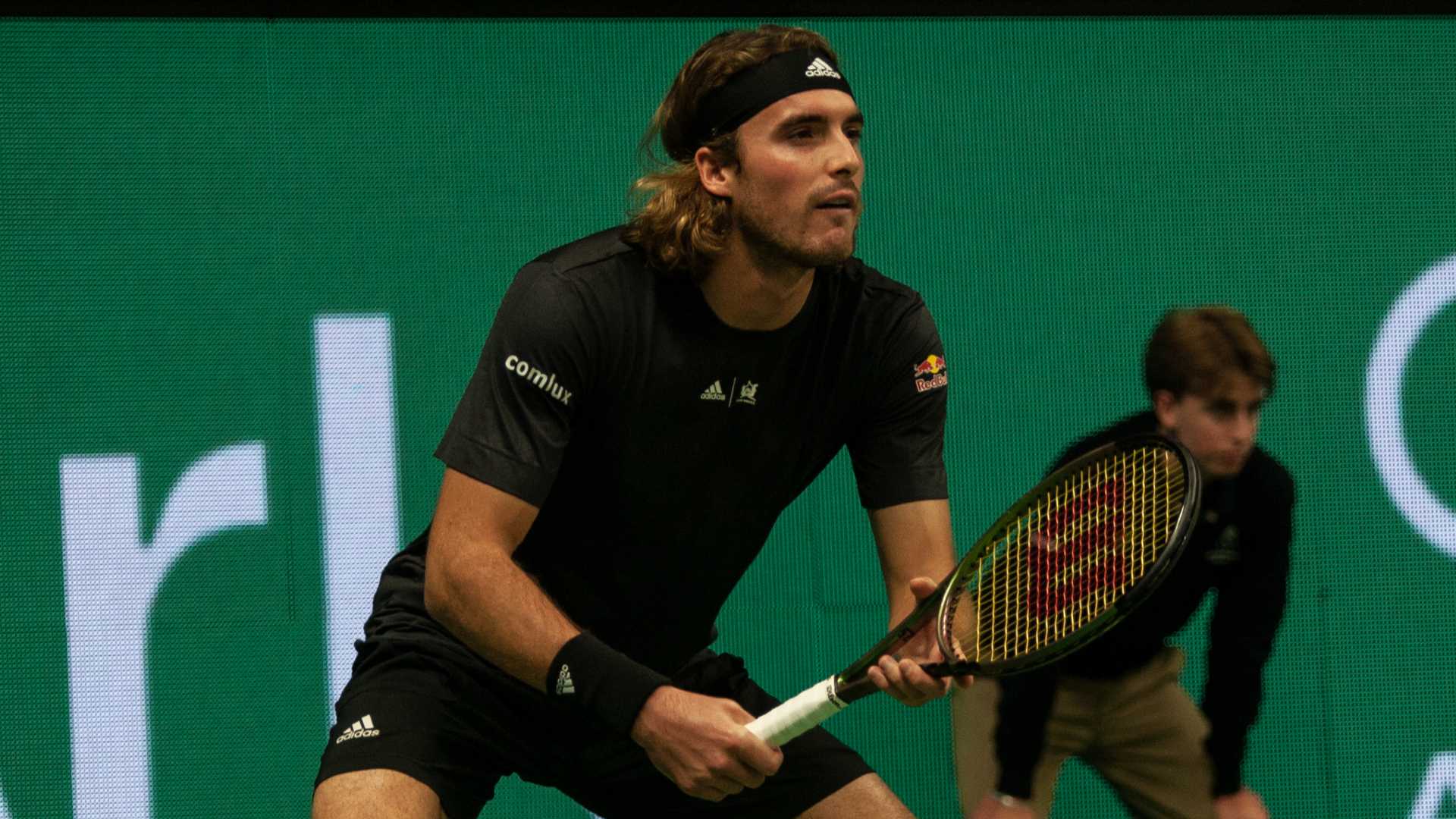 Stefanos Tsitsipas clinches his 30th hard-court victory of the 2022 season.