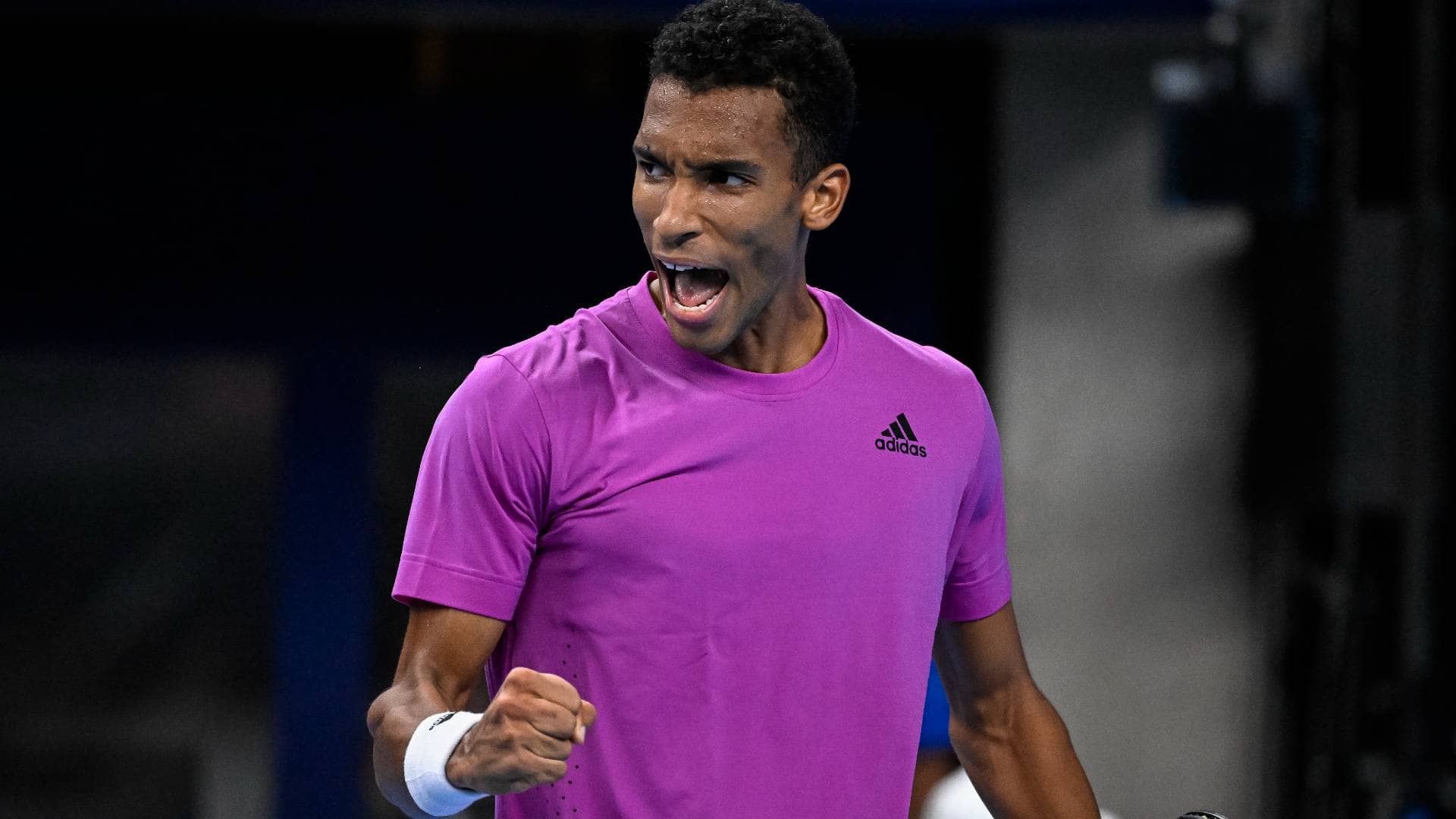 Felix Auger-Aliassime fires 22 aces in his Antwerp semi-final victory.
