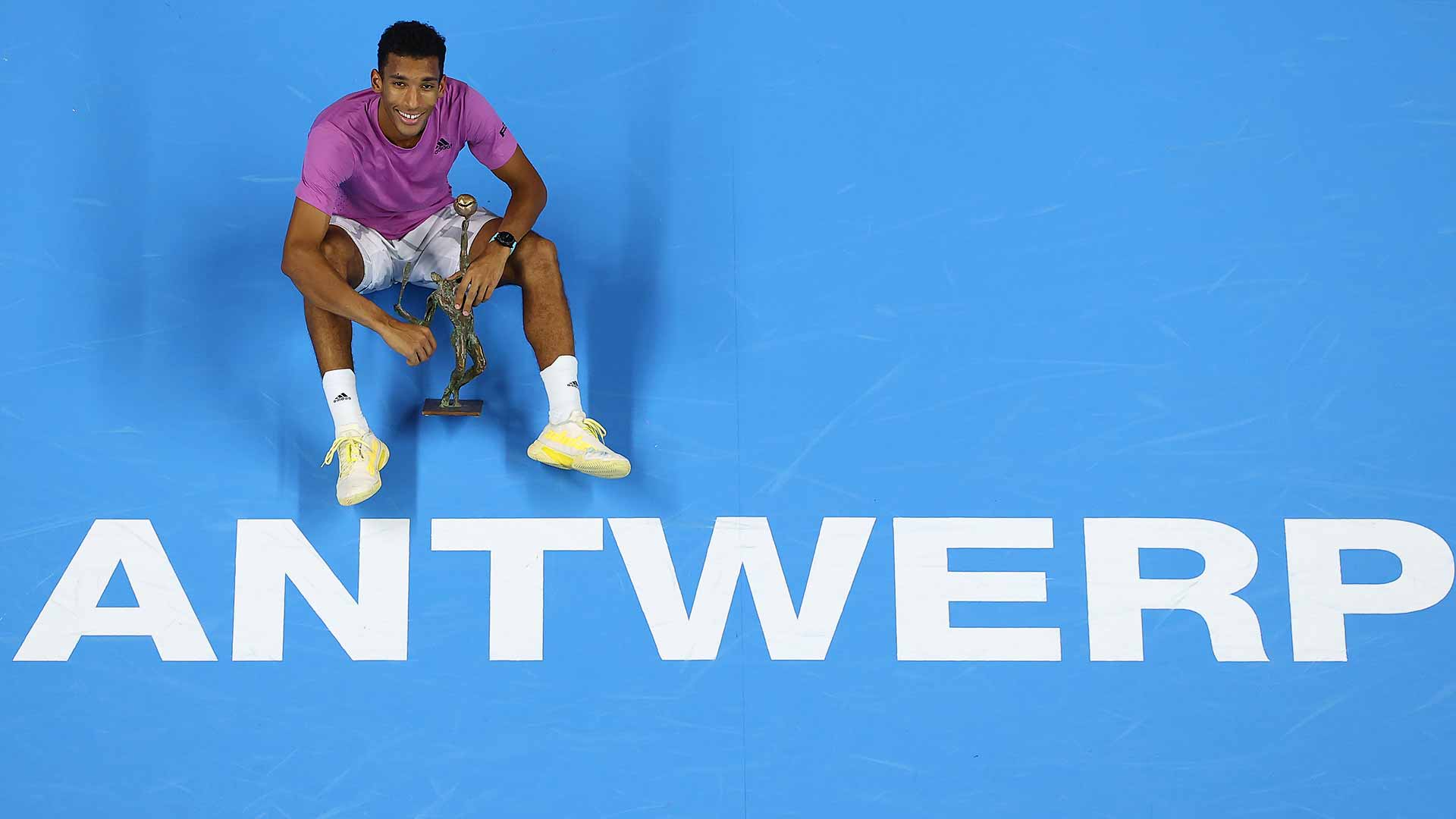 Felix Auger-Aliassime defeats Sebastian Korda on Sunday in Antwerp to claim his third title of the season.