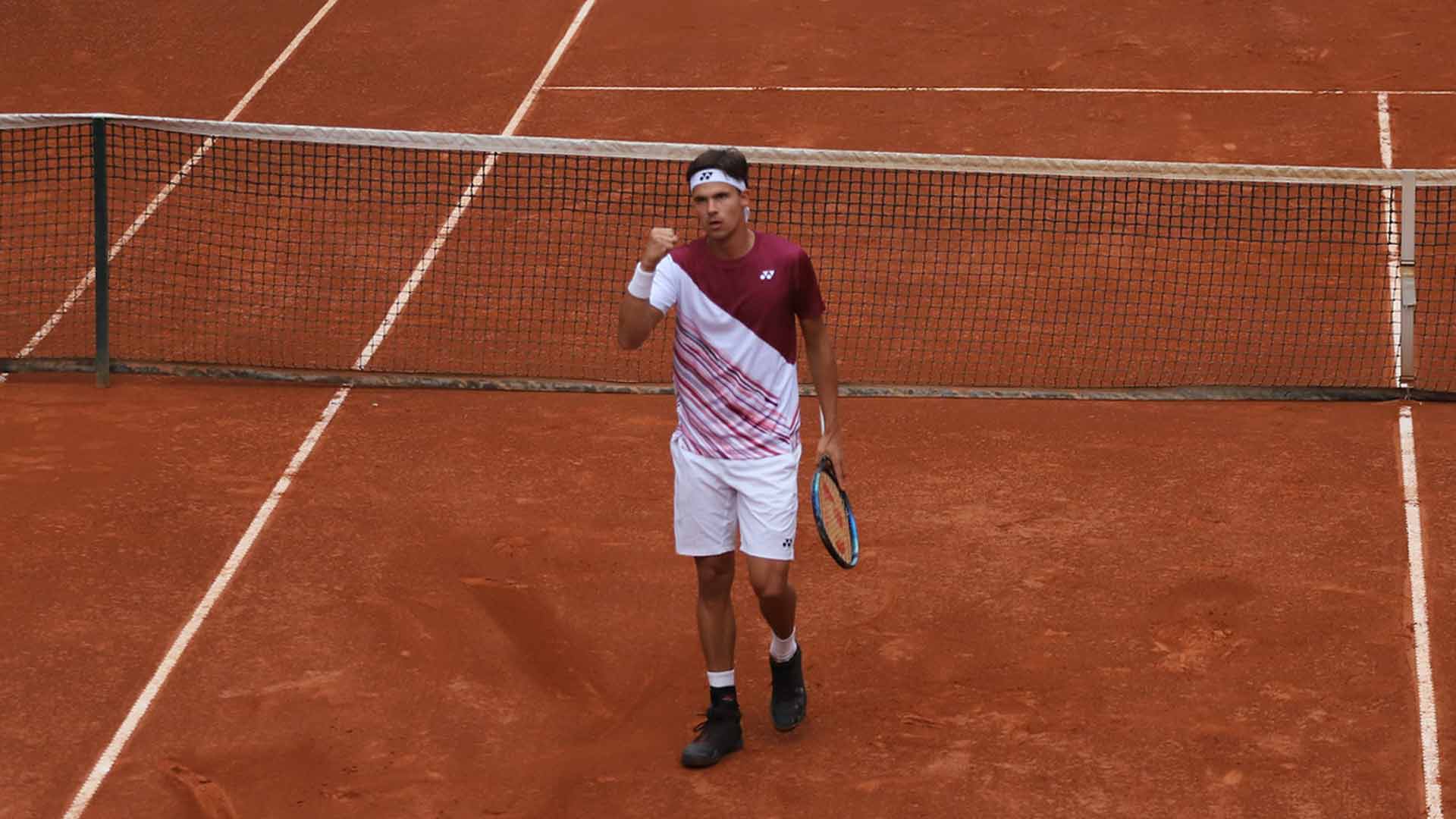 <a href='https://www.atptour.com/en/players/daniel-altmaier/ae14/overview'>Daniel Altmaier</a> celebrates winning a point at the <a href='https://www.atptour.com/en/scores/archive/lima/9602/2021/results'>Lima Challenger</a>.