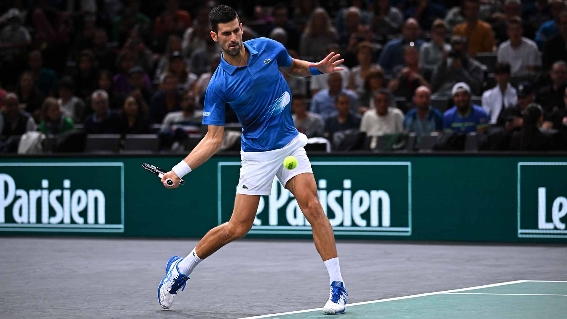 El seis veces campeón Novak Djokovic se volvió a lucir contra Karen Khachanov el jueves en el Rolex Paris Masters.