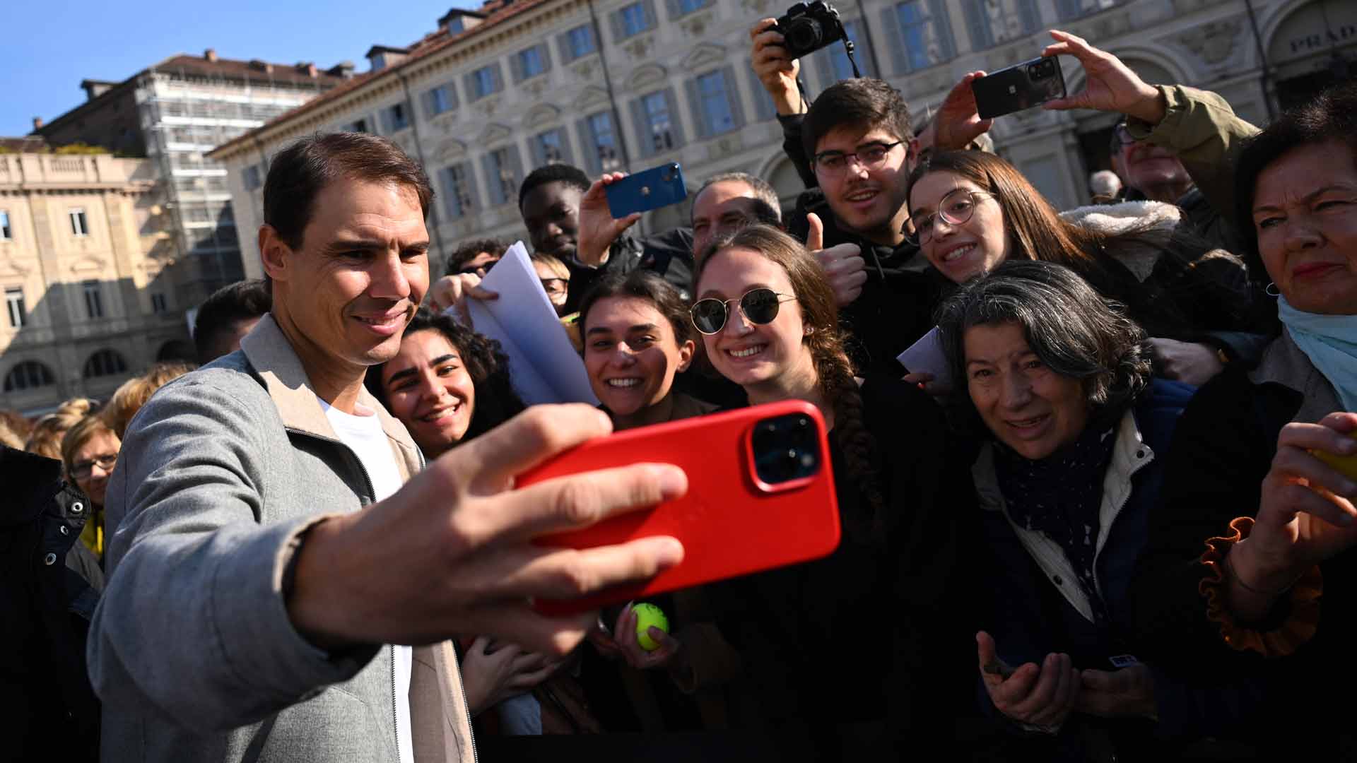 <a href='https://www.atptour.com/en/players/rafael-nadal/n409/overview'>Rafael Nadal</a> having fun ahead of the 2022 <a href='https://www.atptour.com/en/tournaments/nitto-atp-finals/605/overview'>Nitto ATP Finals</a>.