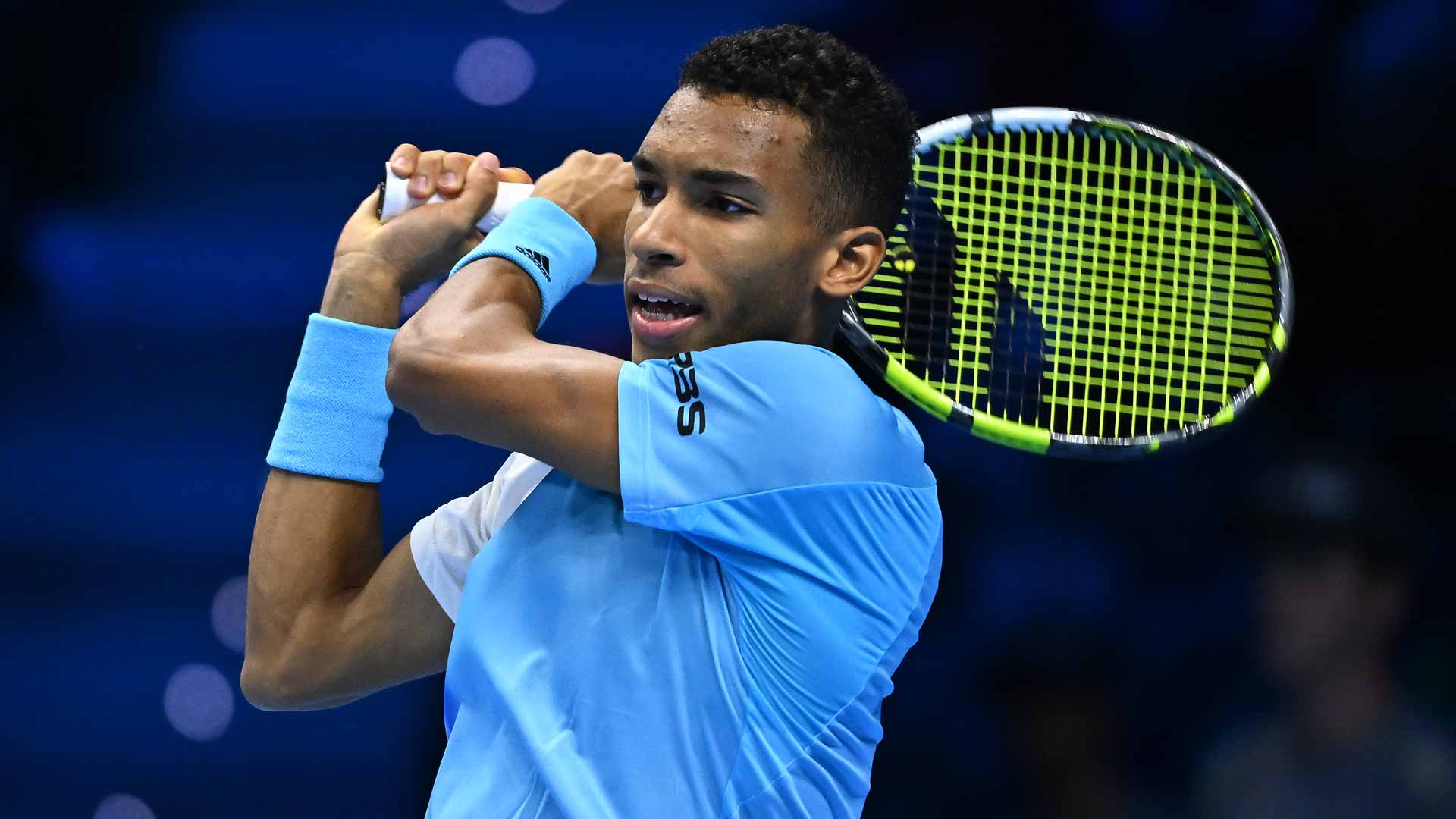 Felix Auger-Aliassime en su partido ante Rafael Nadal el martes en las Nitto ATP Finals en Turín.