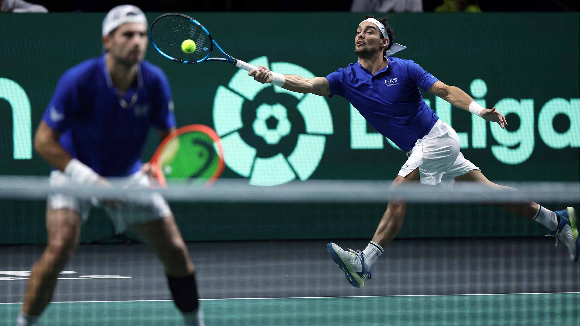 Simone Bolelli and Fabio Fognini clinch a crucial doubles victory for Italy at the Davis Cup Finals on Thursday in Malaga.