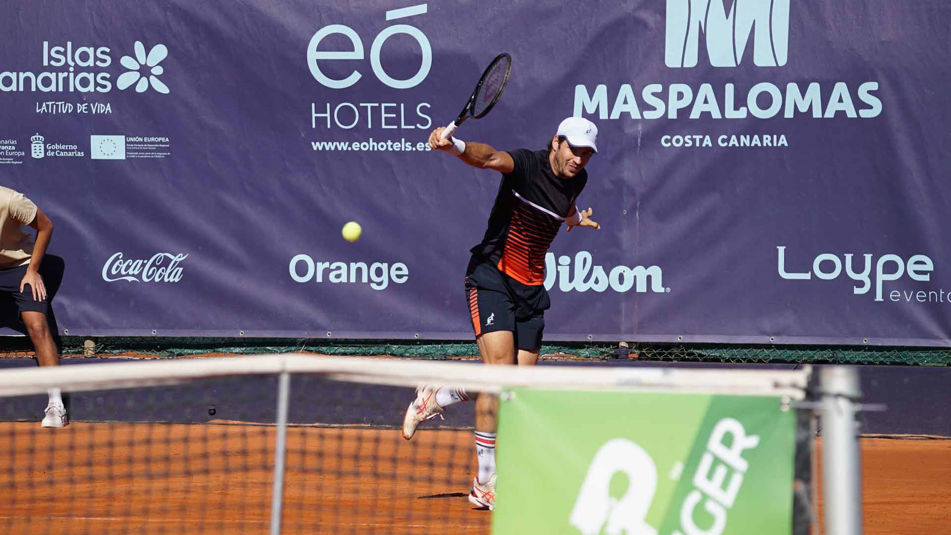 Dusan Lajovic in action at the 2022 Maspalomas Challenger.