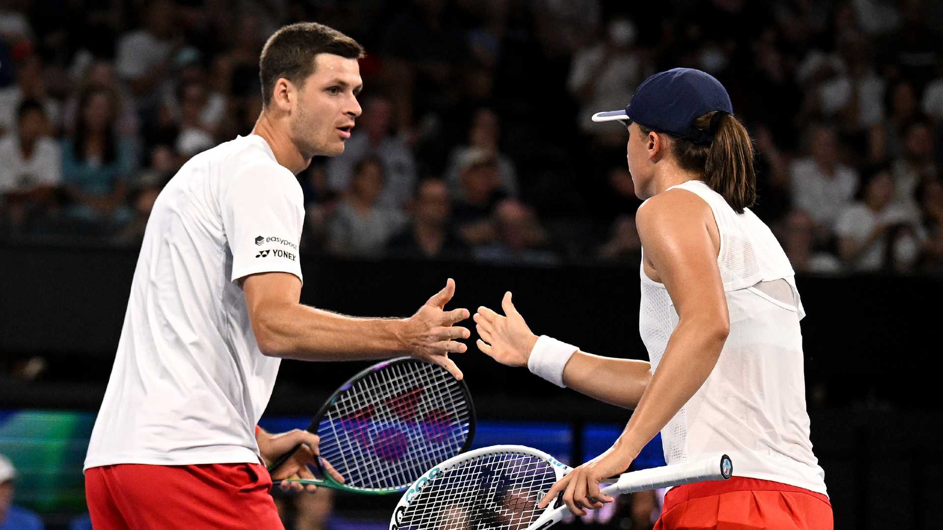 Hubert Hurkacz and Iga Swiatek earned two mixed doubles wins to help Team Poland reach the United Cup semi-finals.