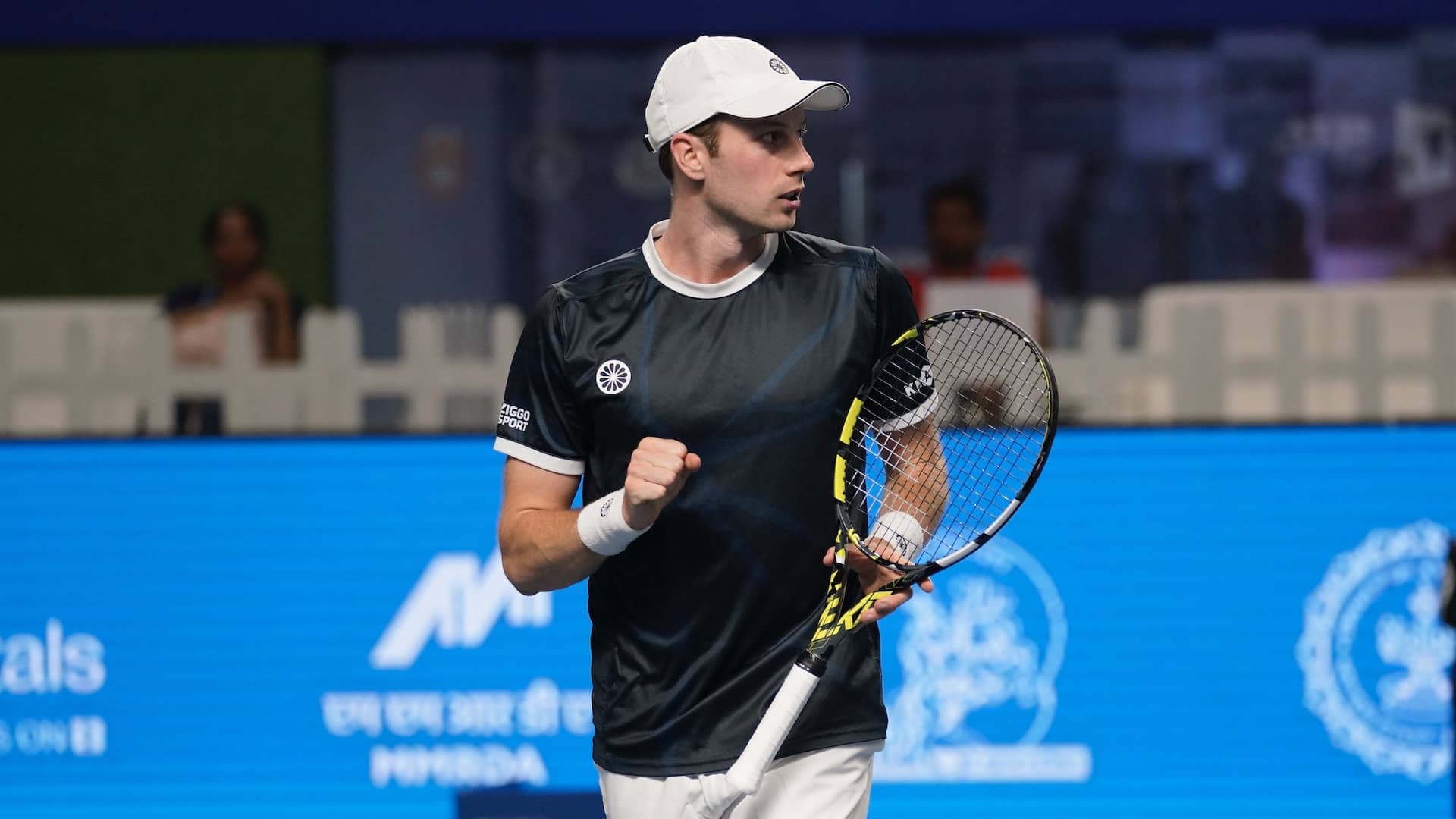 Botic van de Zandschulp supera a Maximilian Marterer en la primera ronda del ATP 250 de Pune (India).