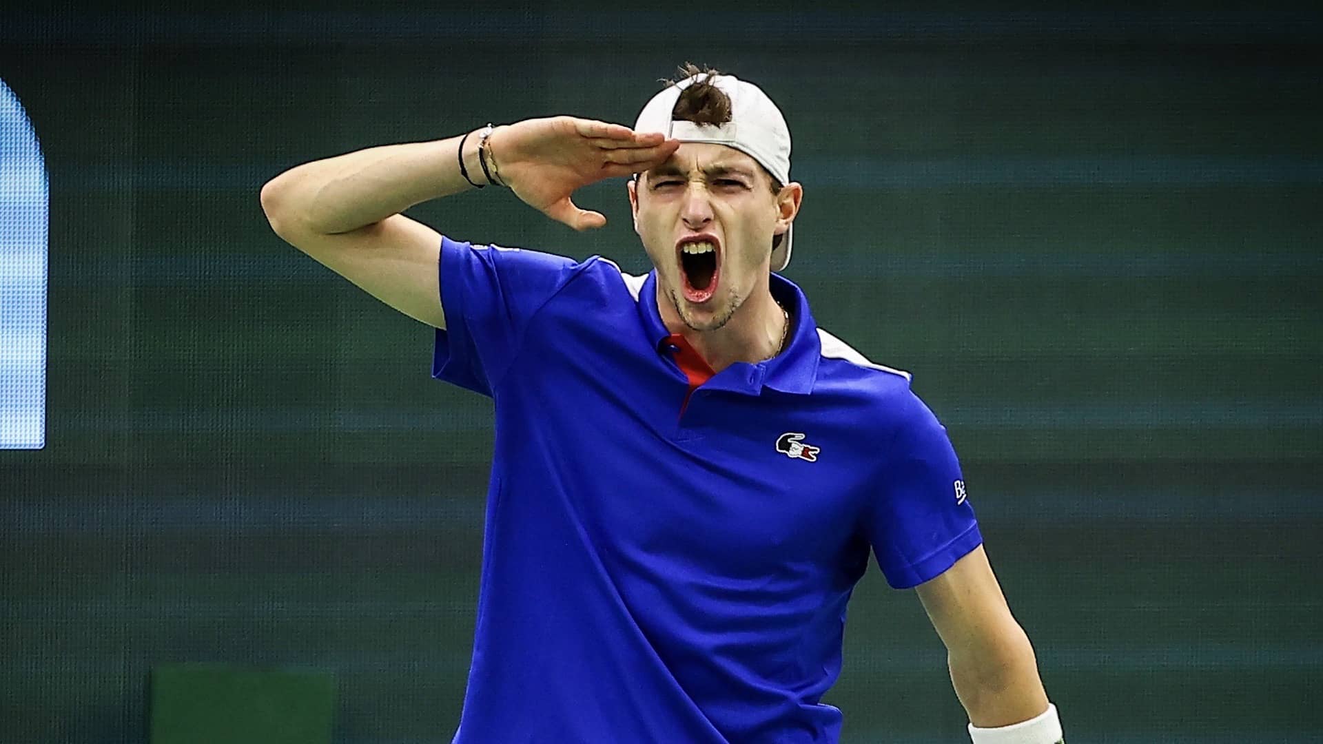 Ugo Humbert celebra una vibrante victoria final de Francia sobre Hungría en la Copa Davis.