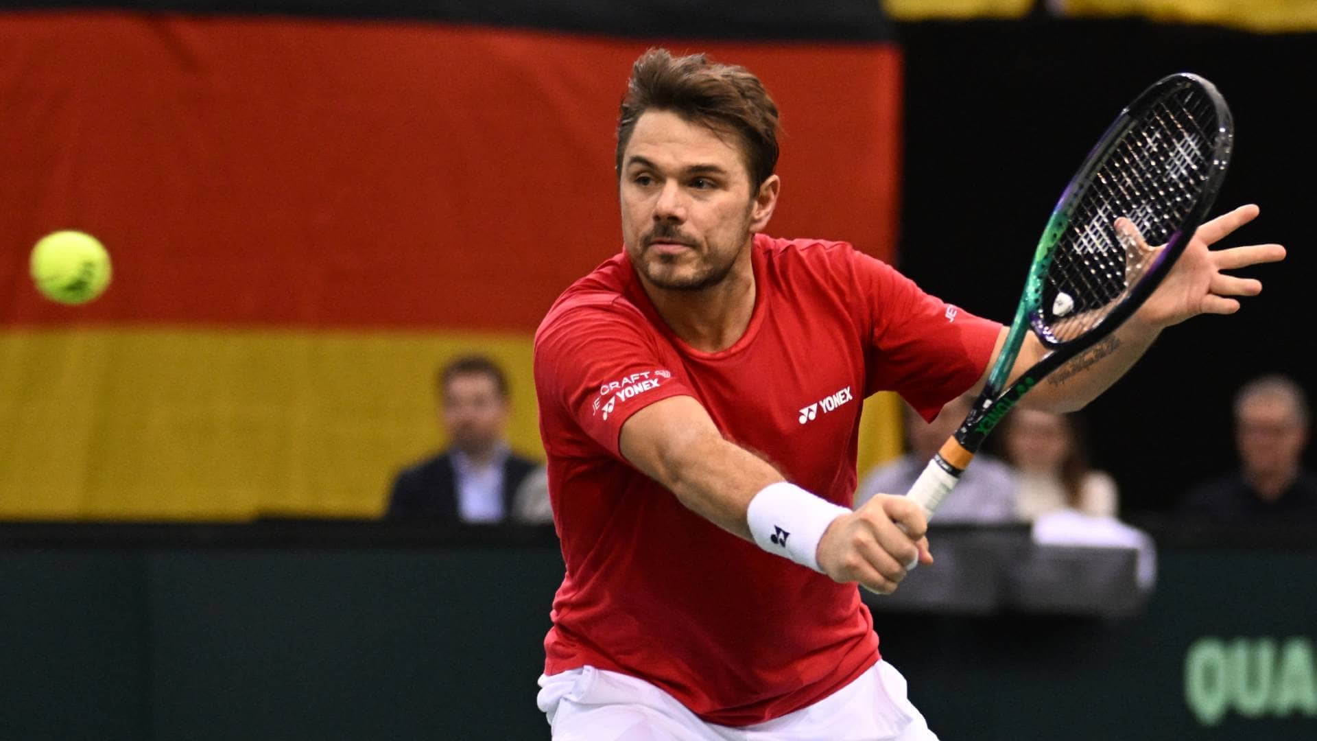 Stan Wawrinka hits 22 winners in a tie-clinching win for Switzerland.