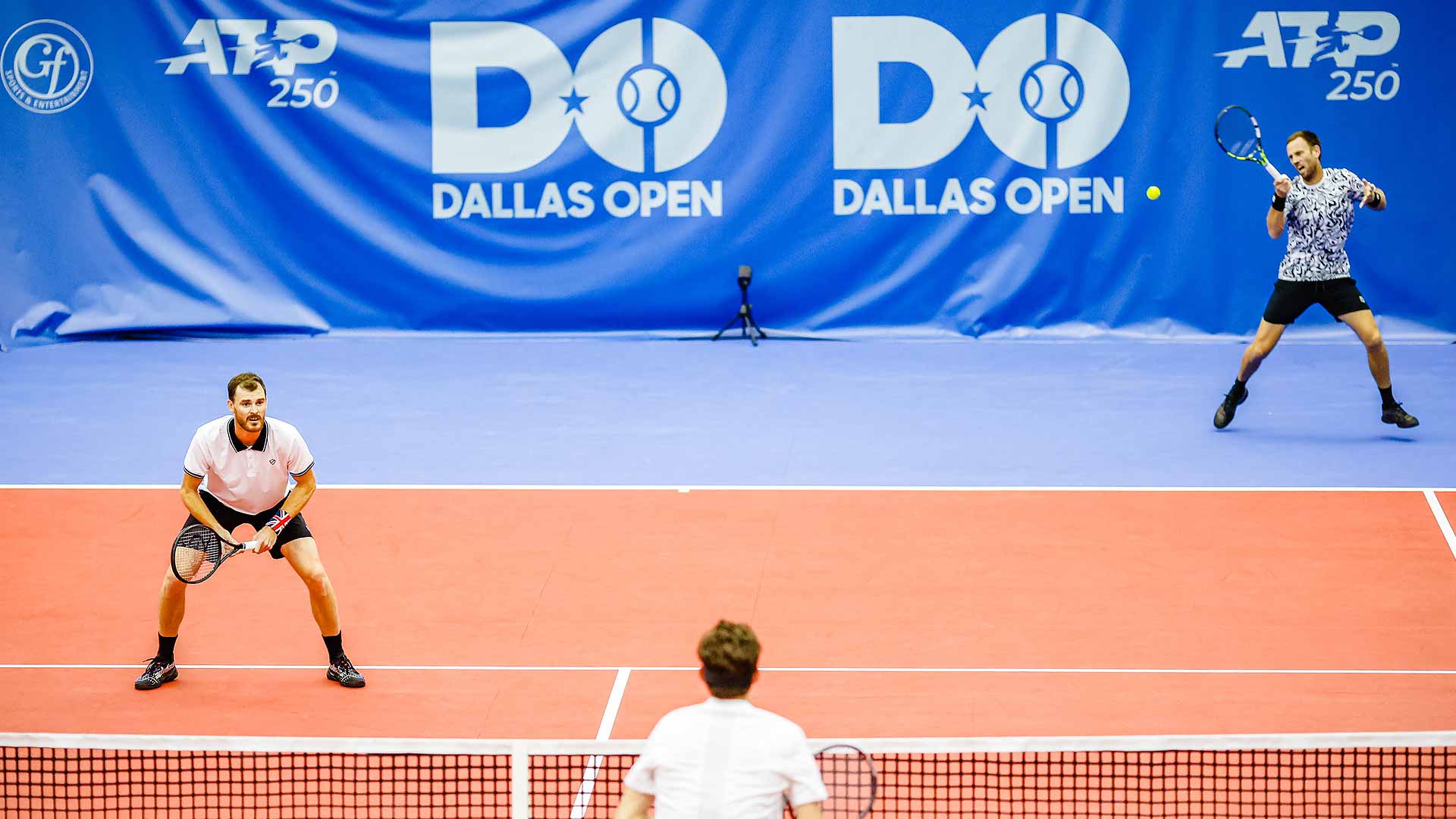 Jamie Murray and Michael Venus advance on Wednesday in Dallas.