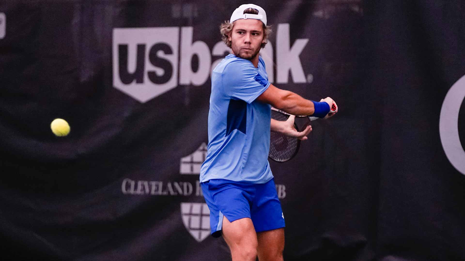 <a href='https://www.atptour.com/en/players/aleksandar-kovacevic/k0az/overview'>Aleksandar Kovacevic</a> in action at the 2023 Cleveland Challenger.