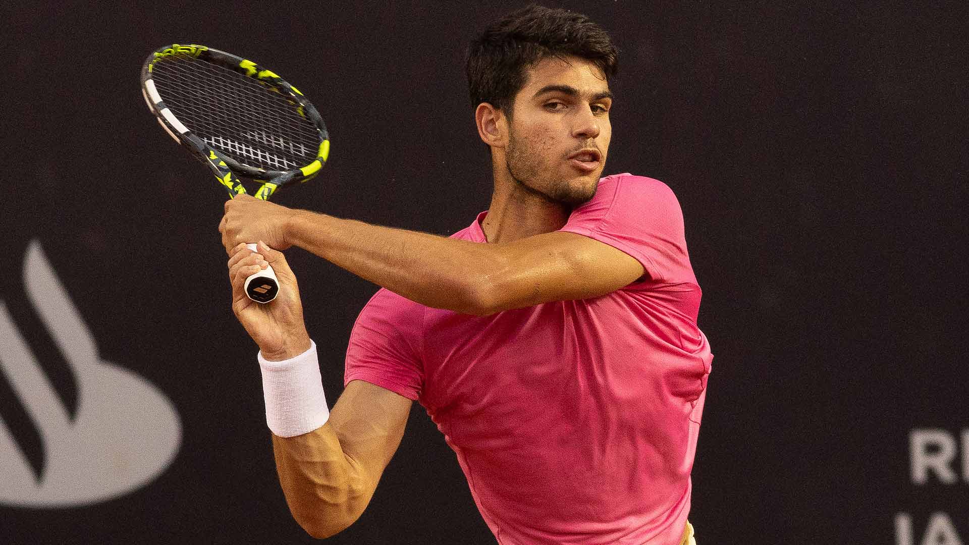 Carlos Alcaraz falls to Cameron Norrie in three sets on Sunday evening in the Rio de Janeiro final.