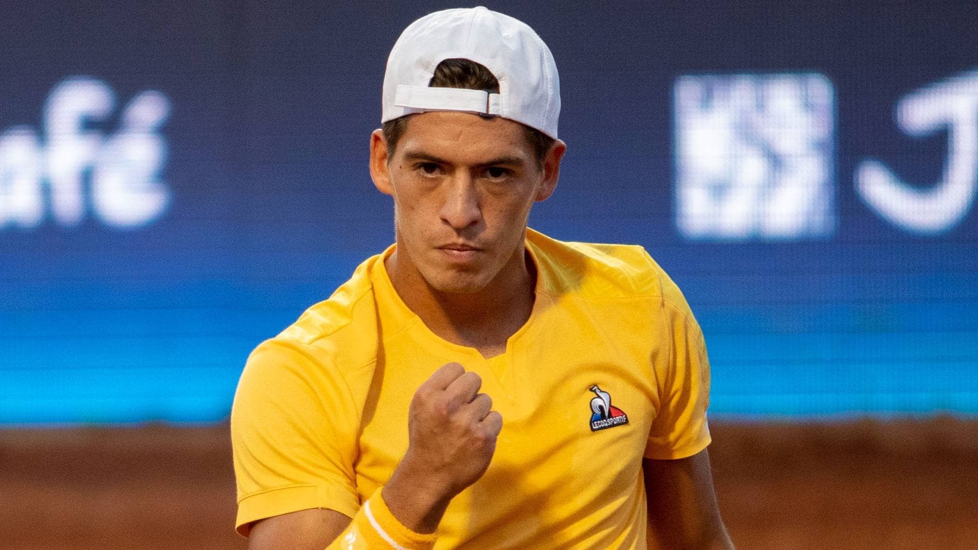 Sebastián Báez, finalista en 2022, vuelve a los cuartos de final en Santiago con una firme actuación ante Garín.