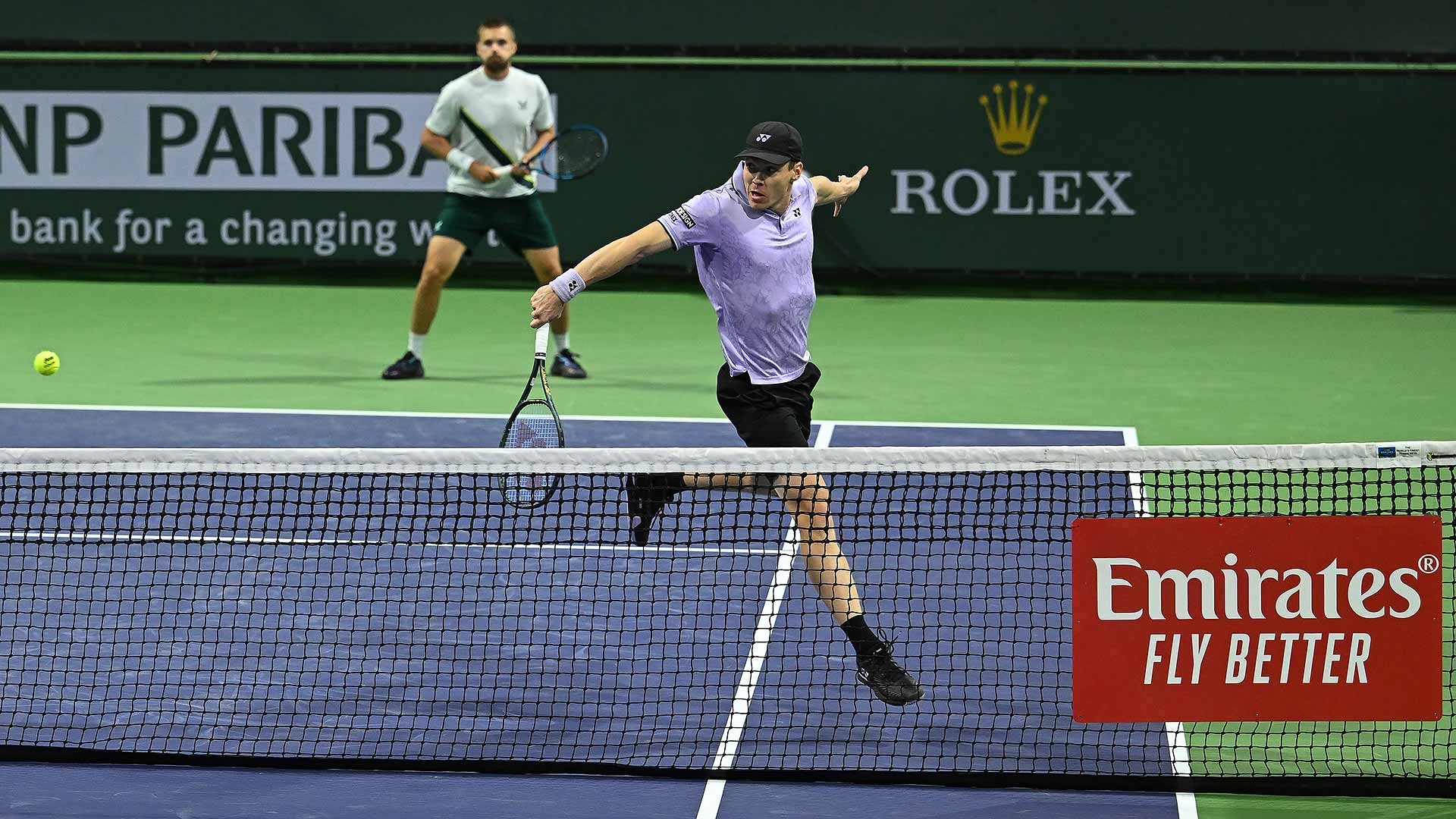 Harri Heliovaara (front) and Lloyd Glasspool claim victory in Indian Wells on Saturday.