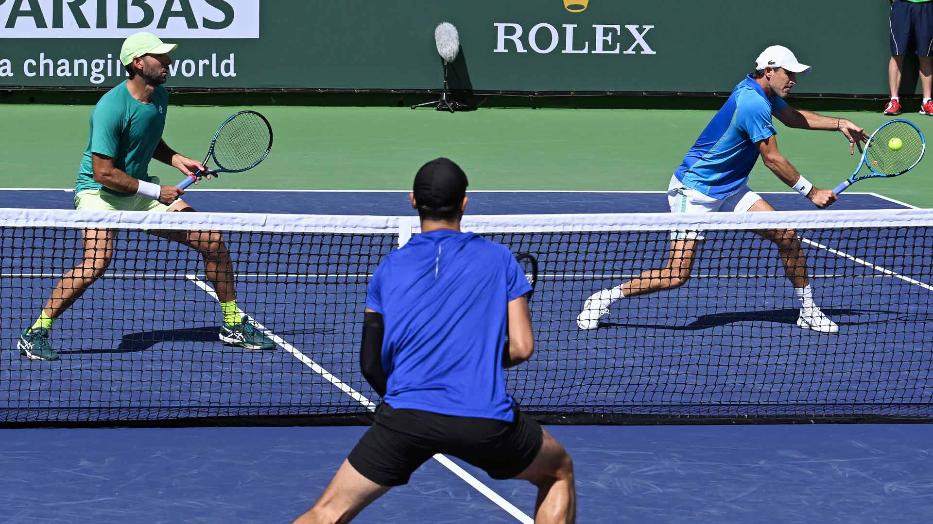Santiago Gonzalez and Edouard Roger-Vasselin advance to the Indian Wells quarter-finals.