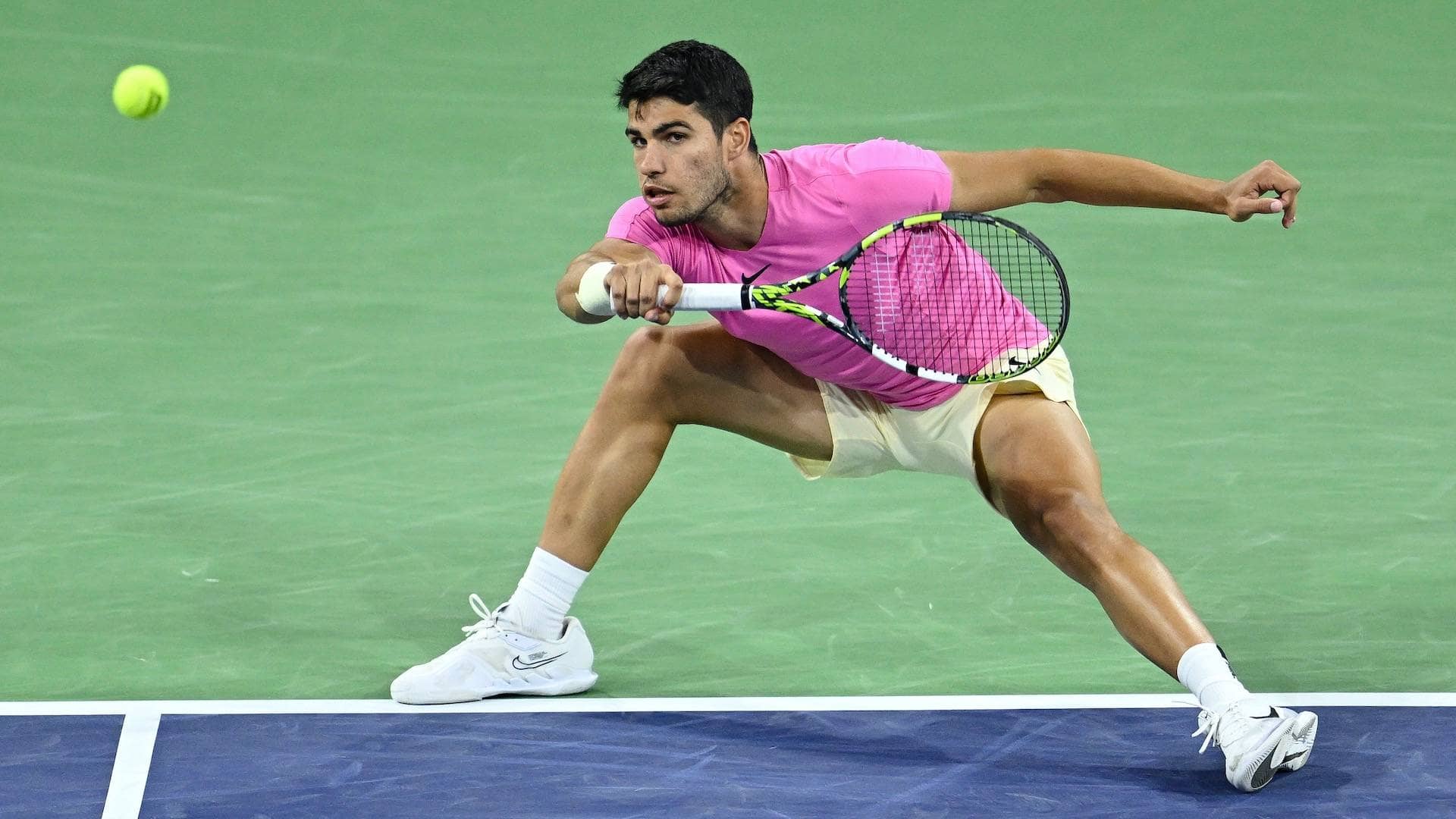 Carlos Alcaraz busca convertirse en el tercer jugador español que conquista el título individual masculino en Indian Wells.