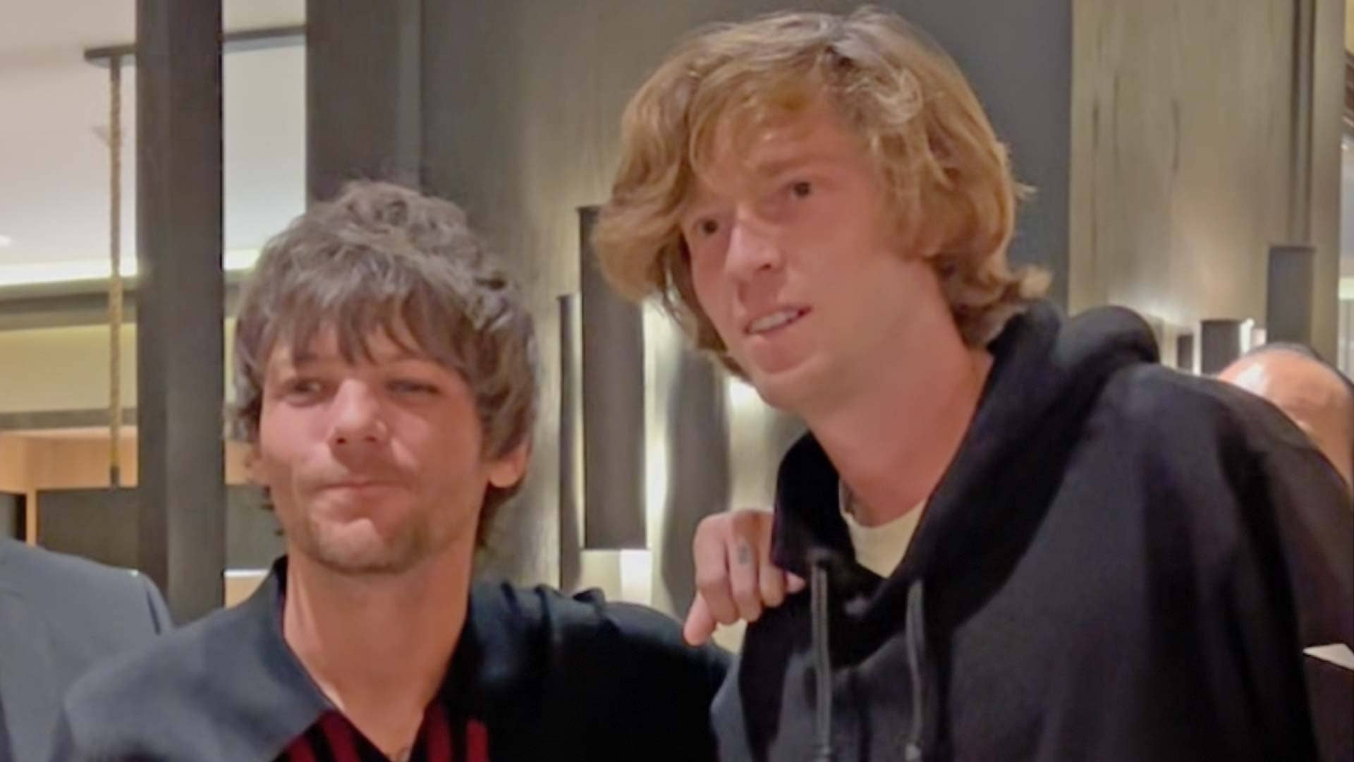 Louis Tomlinson and Andrey Rublev pose for a photo in Mexico.