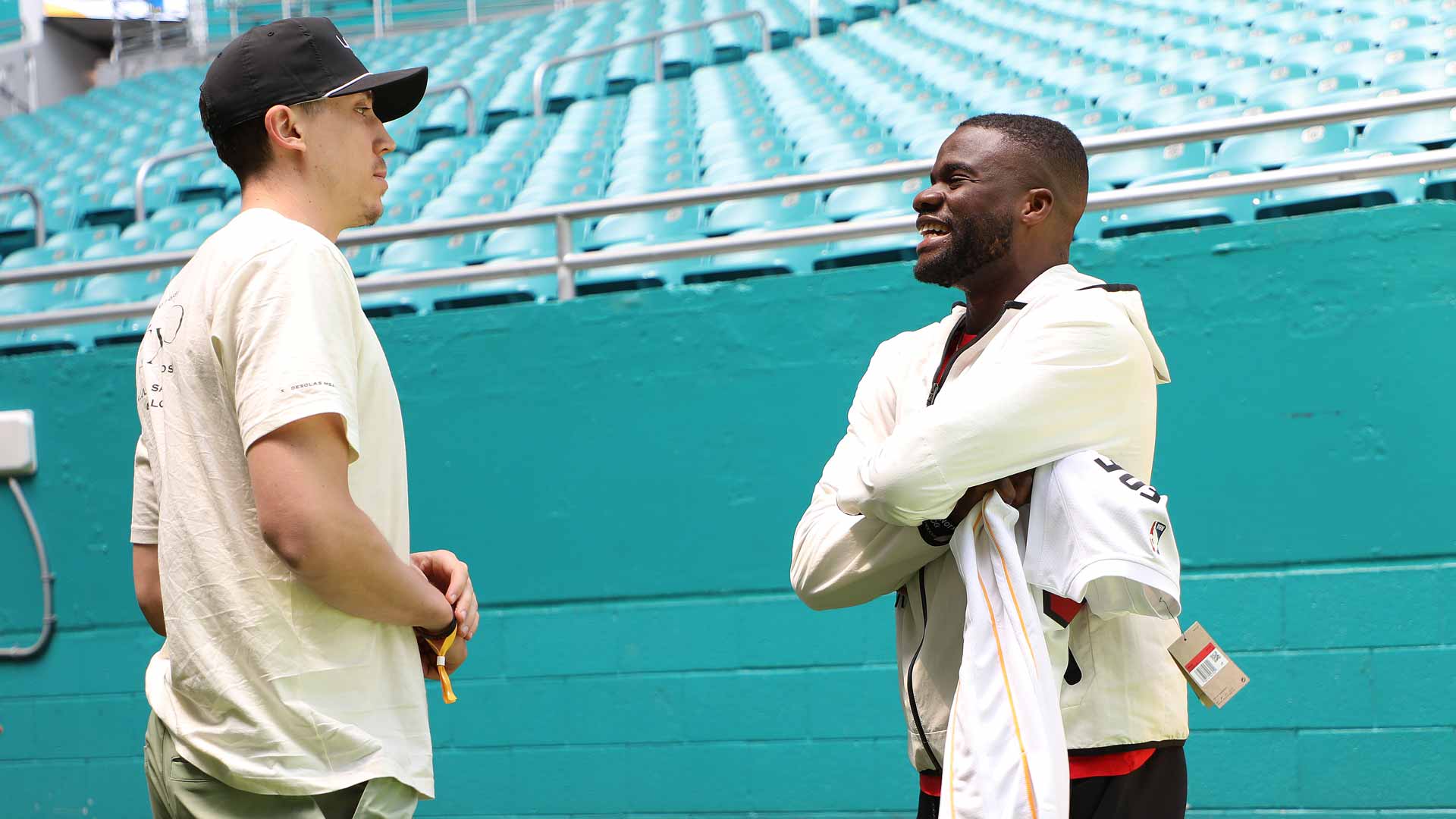 Miami Heat star Duncan Robinson enjoys a conversation with <a href='https://www.atptour.com/en/players/frances-tiafoe/td51/overview'>Frances Tiafoe</a> on Thursday inside Hard Rock Stadium.