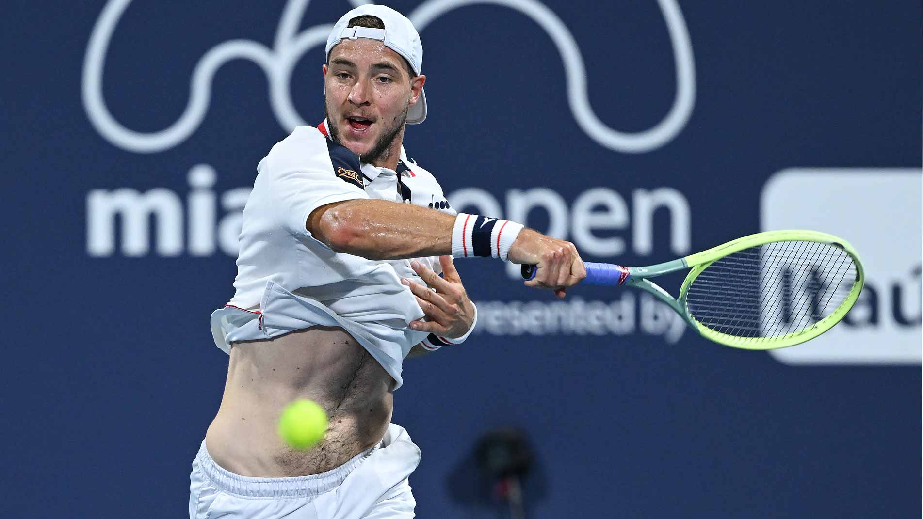 Jan-Lennard Struff defeats Fabio Fognini to reach the second round in Miami.
