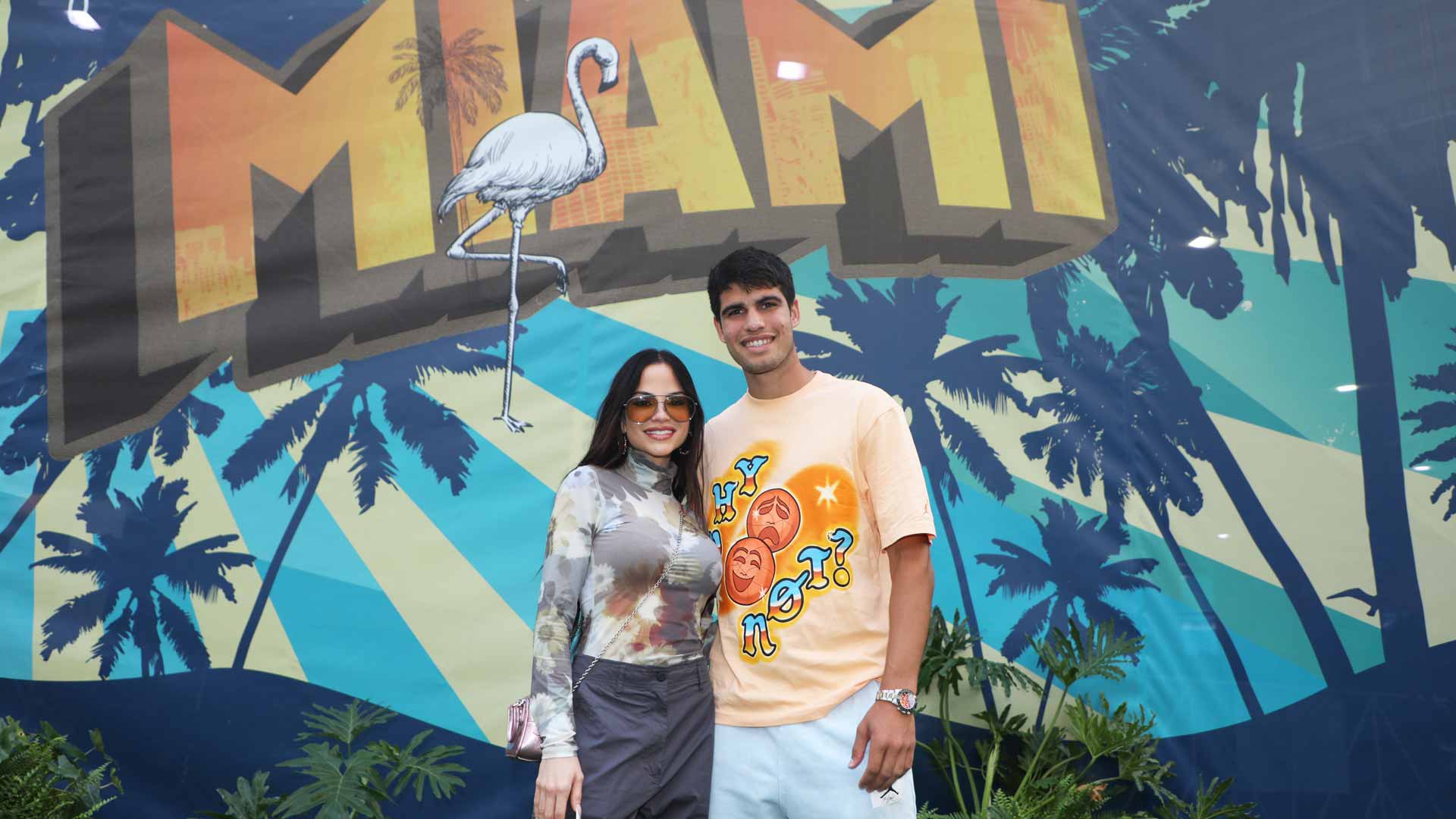 Natti Natasha and <a href='https://www.atptour.com/en/players/carlos-alcaraz/a0e2/overview'>Carlos Alcaraz</a> meet at the <a href='https://www.atptour.com/en/tournaments/miami/403/overview'>Miami Open presented by Itau</a>.