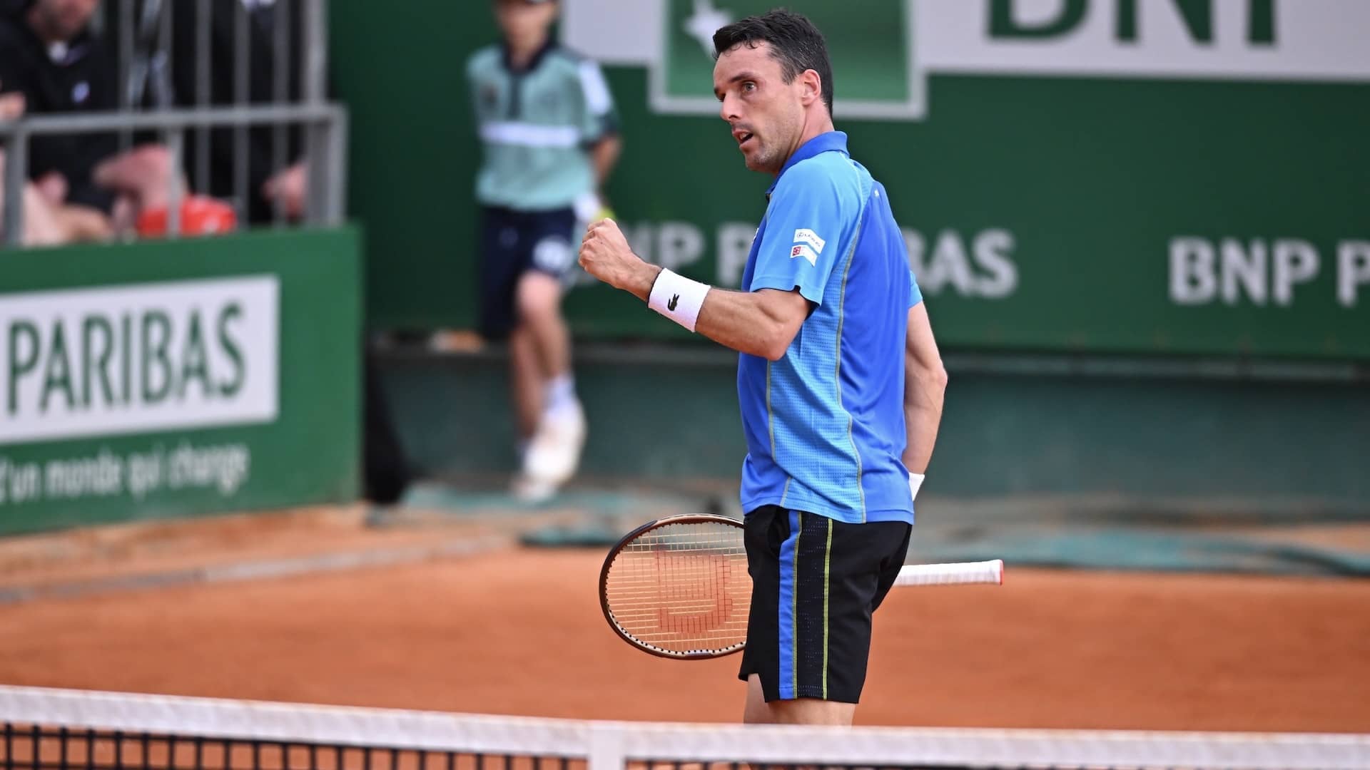 Roberto Bautista Agut avanzó en tres sets este lunes en Montecarlo.