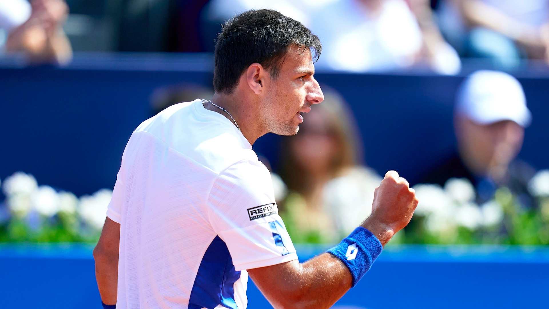 Bernabé Zapata celebra un punto ante Attila Balazs en la primera ronda del Barcelona Open Banc Sabadell.