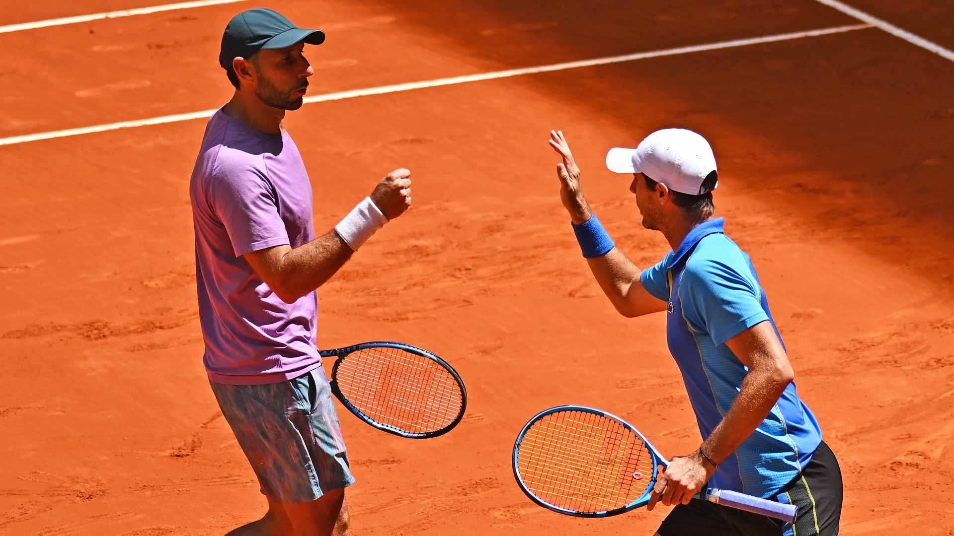 Santiago Gonzalez and Edouard Roger-Vasselin defeat Simone Bolelli and Fabrice Martin on Tuesday in Madrid.
