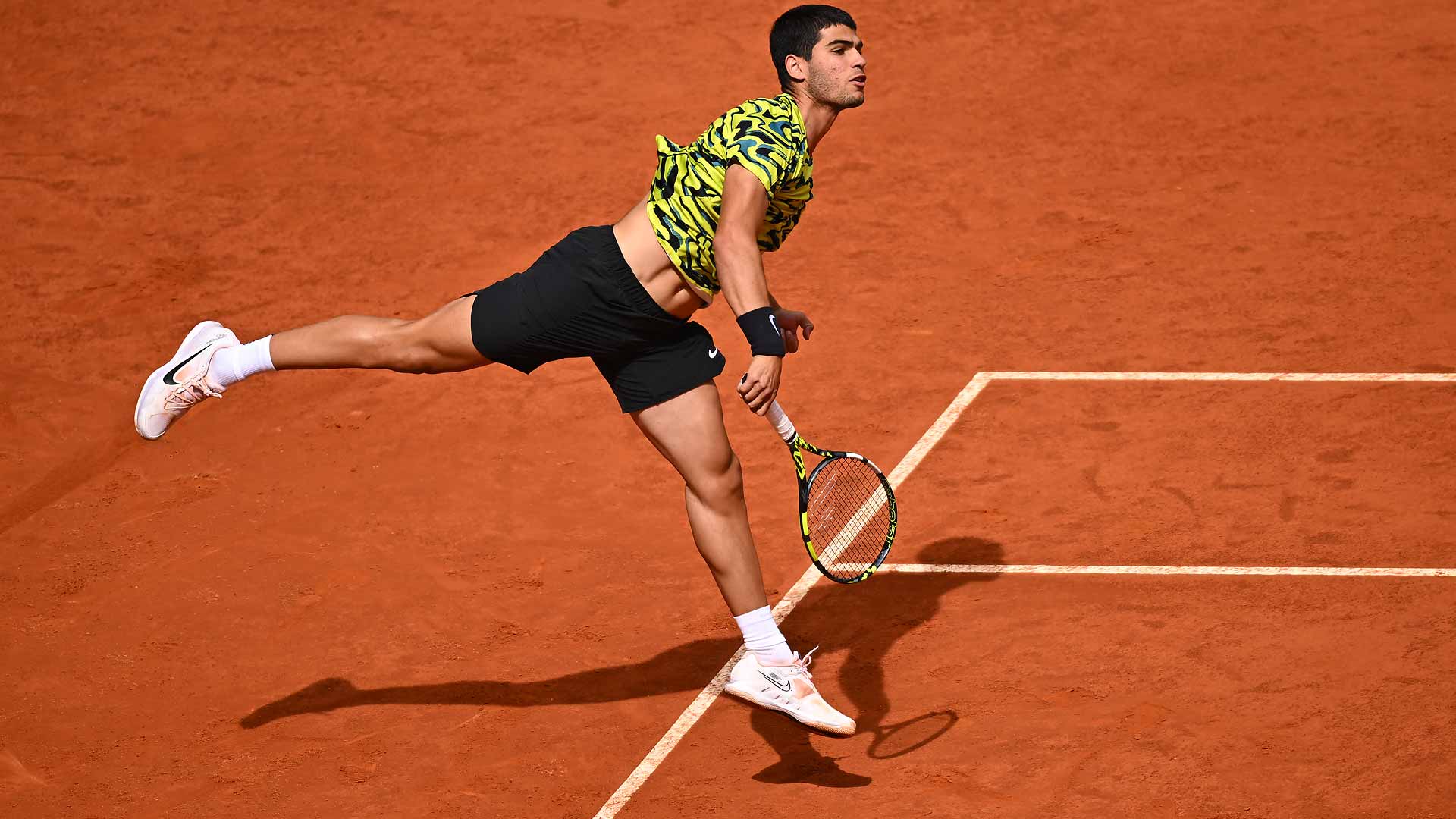 Carlos Alcaraz leads the Pepperstone ATP Live Race To Turin with 3,410 points.