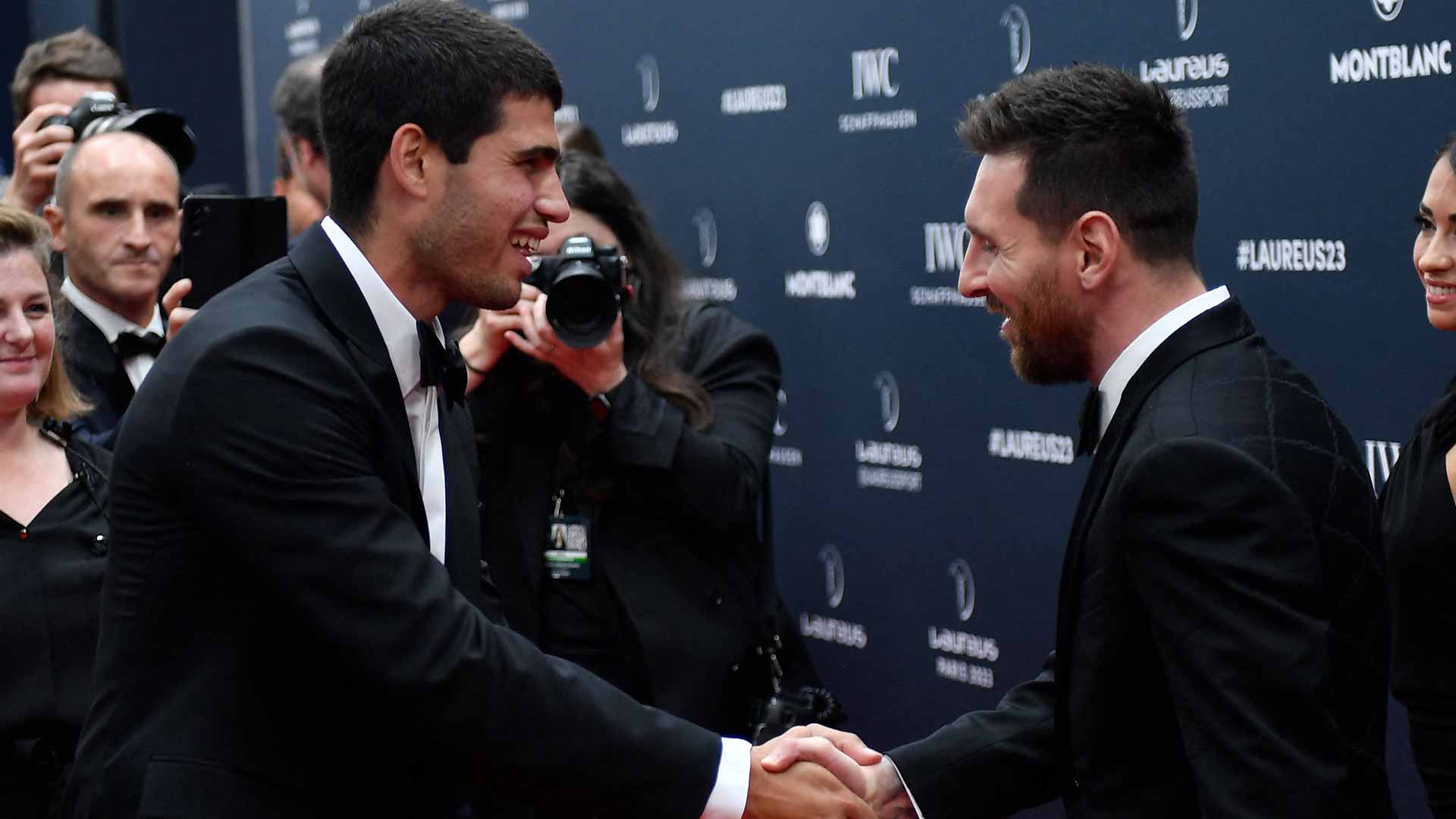 Carlos Alcaraz and Lionel Messi shake hands on the red carpet of the Laureus World Sports Awards.
