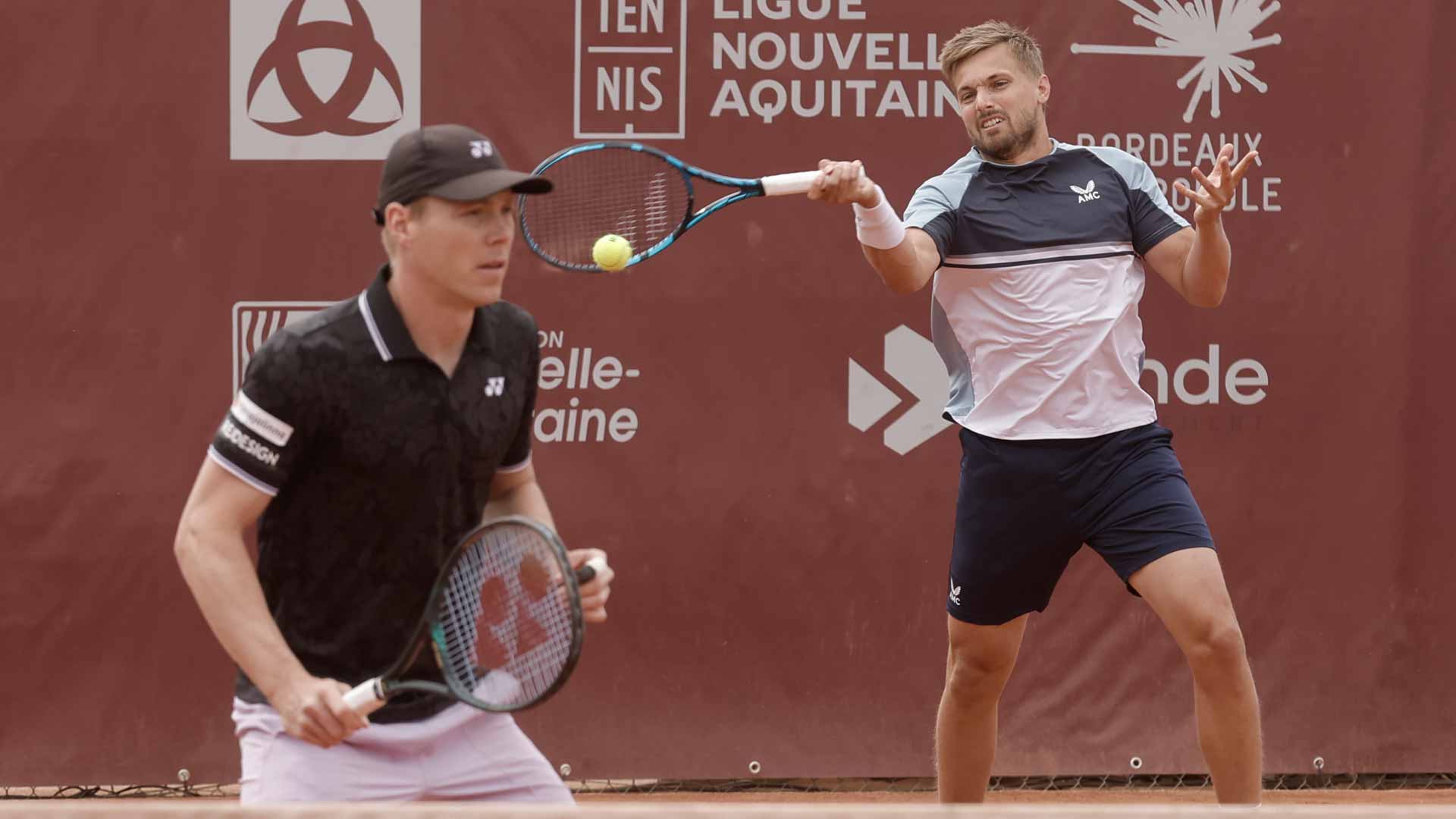 <a href='https://www.atptour.com/en/players/harri-heliovaara/h808/overview'>Harri Heliovaara</a> (left) and <a href='https://www.atptour.com/en/players/lloyd-glasspool/gd08/overview'>Lloyd Glasspool</a> triumph at the <a href='https://www.atptour.com/en/scores/archive/bordeaux/3824/2025/results'>BNP Paribas Primrose</a>.